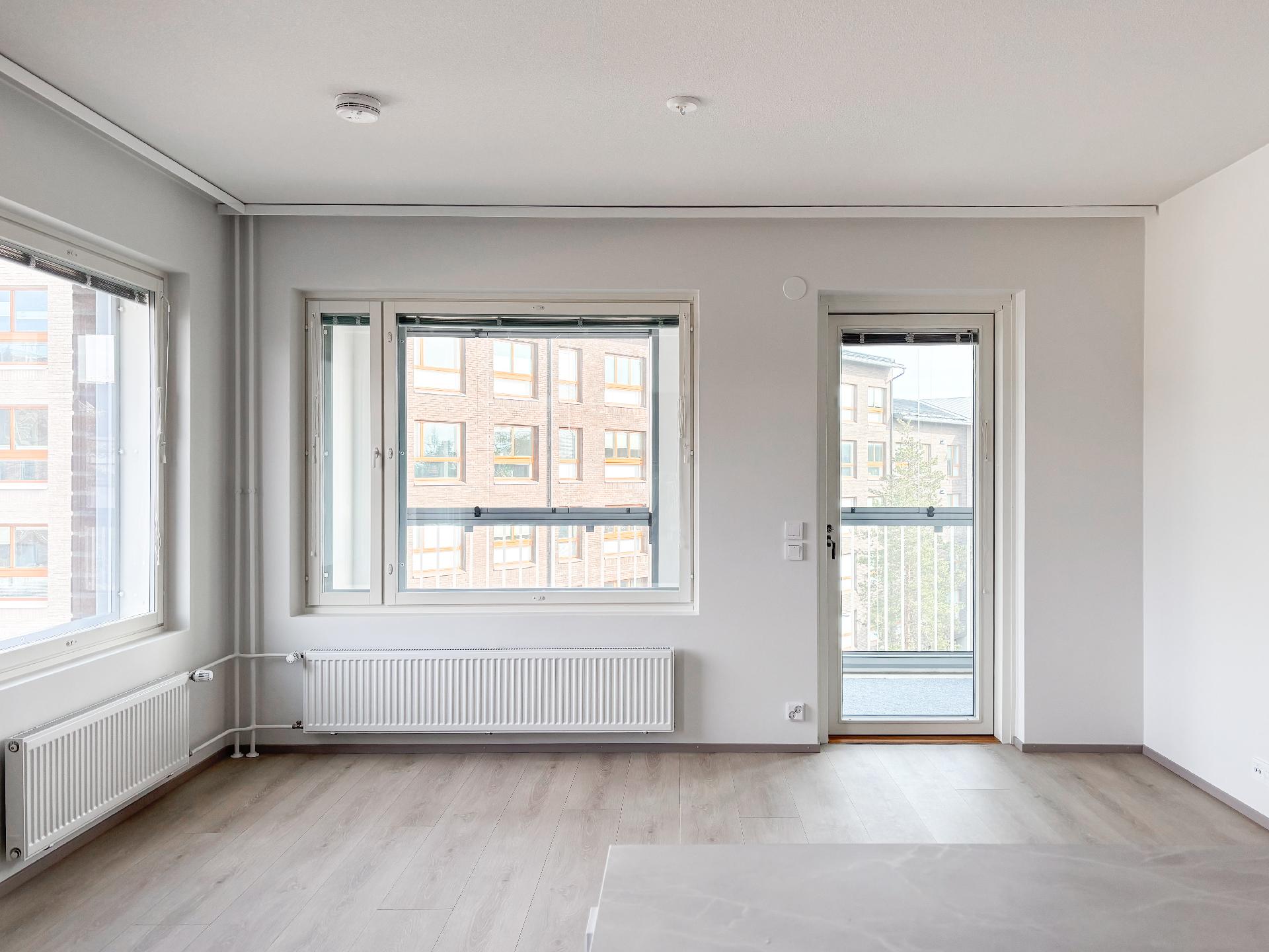 Olohuoneesta käynti parvekkeelle