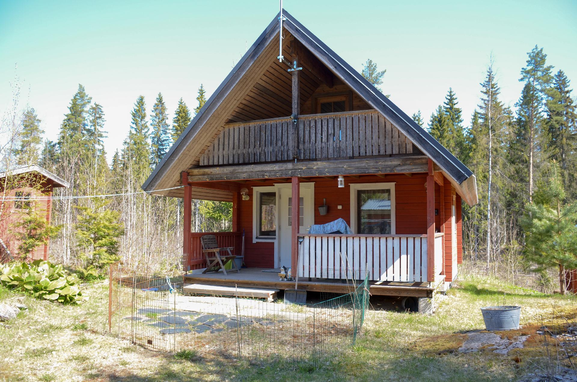 Päärakennus vuodelta 2011