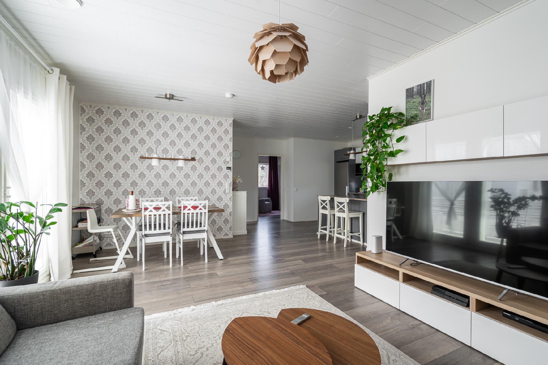 Olohuone / ruokailutila