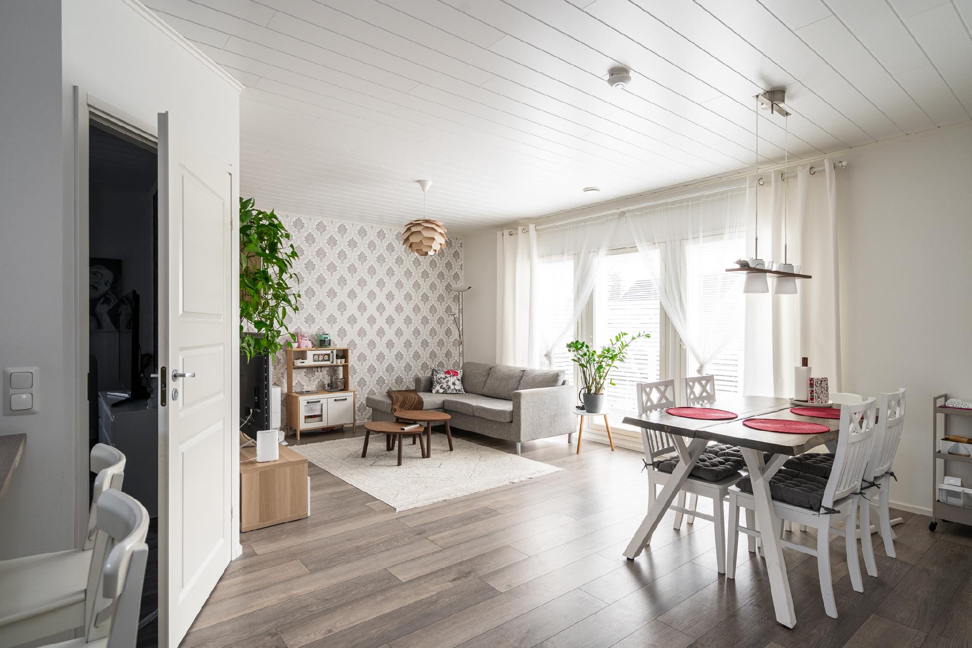 Olohuone / ruokailutila