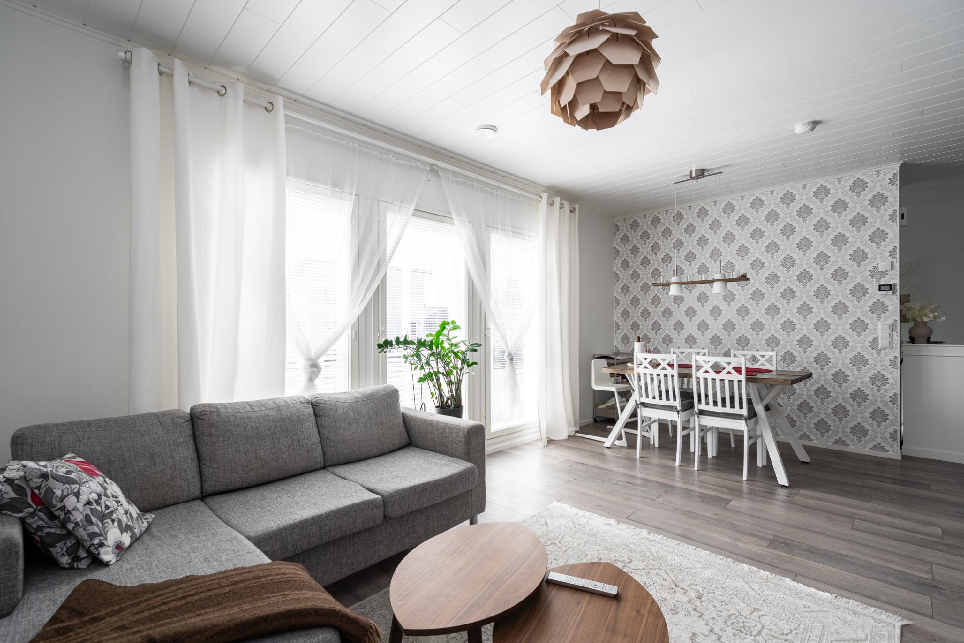 Olohuone / ruokailutila