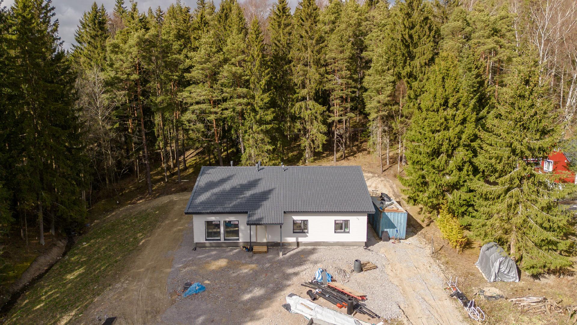 Myytävä asunto paritalon taaimmainen