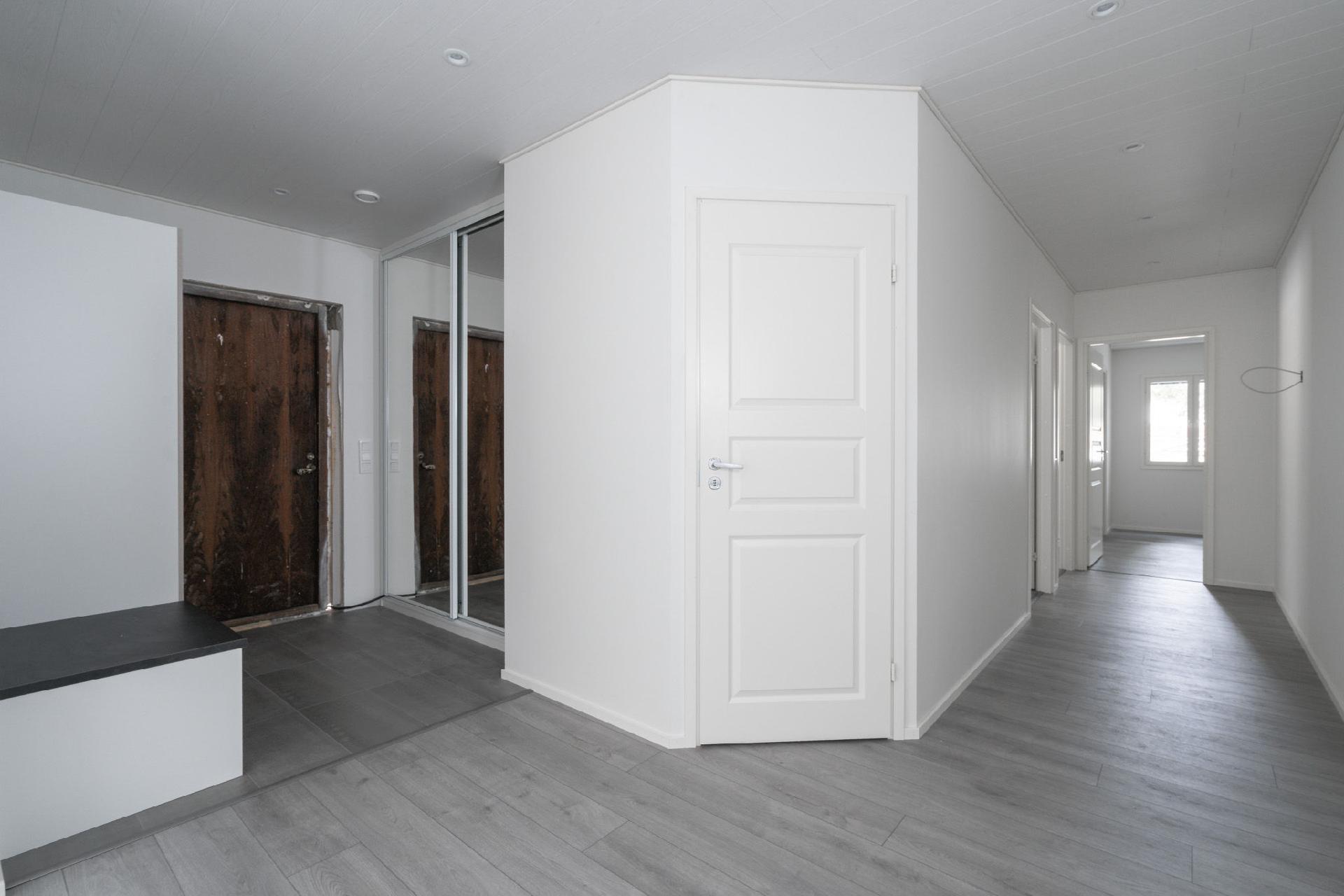 Kuvan ulko-ovi väliaikainen