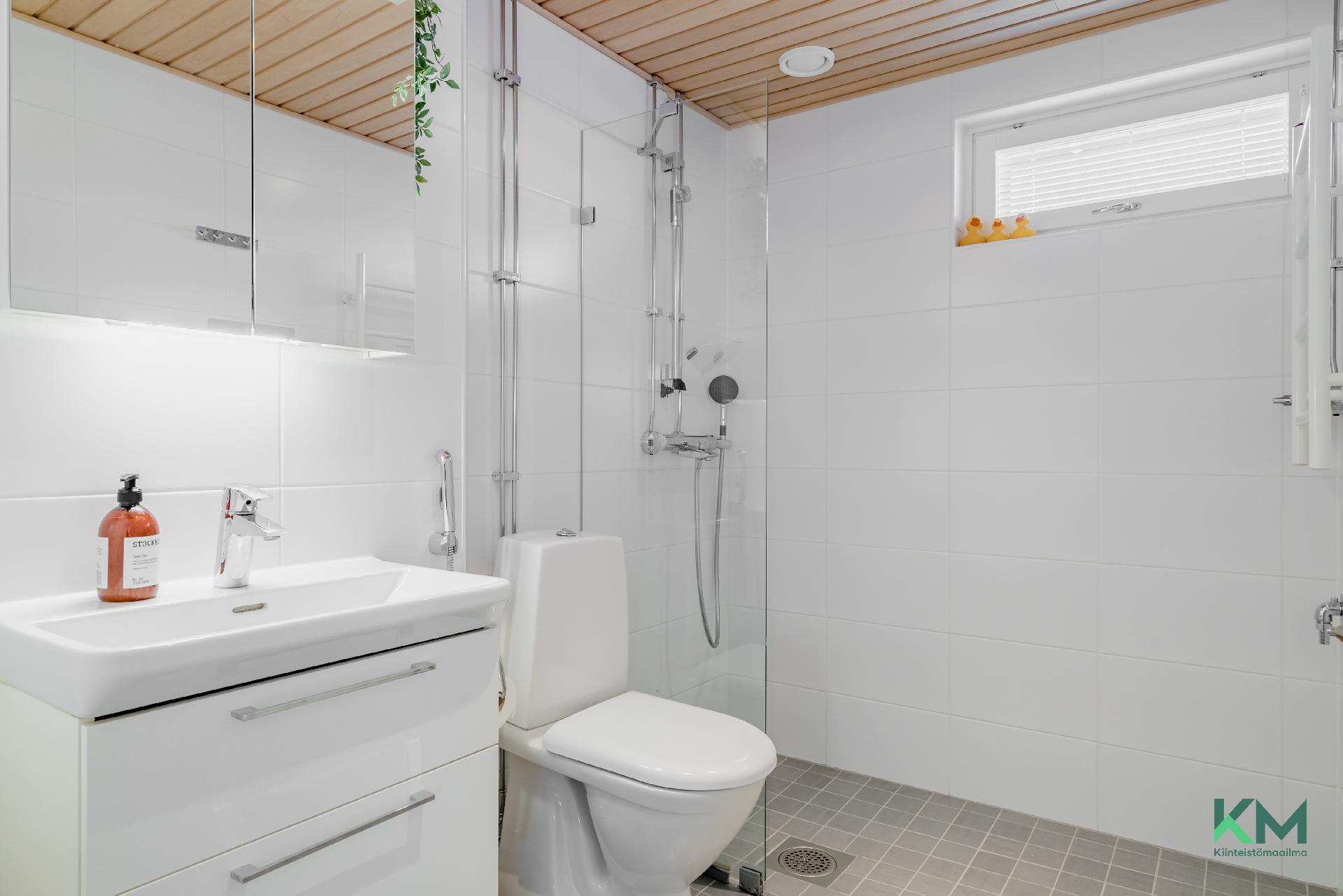 Kylpyhuone 2