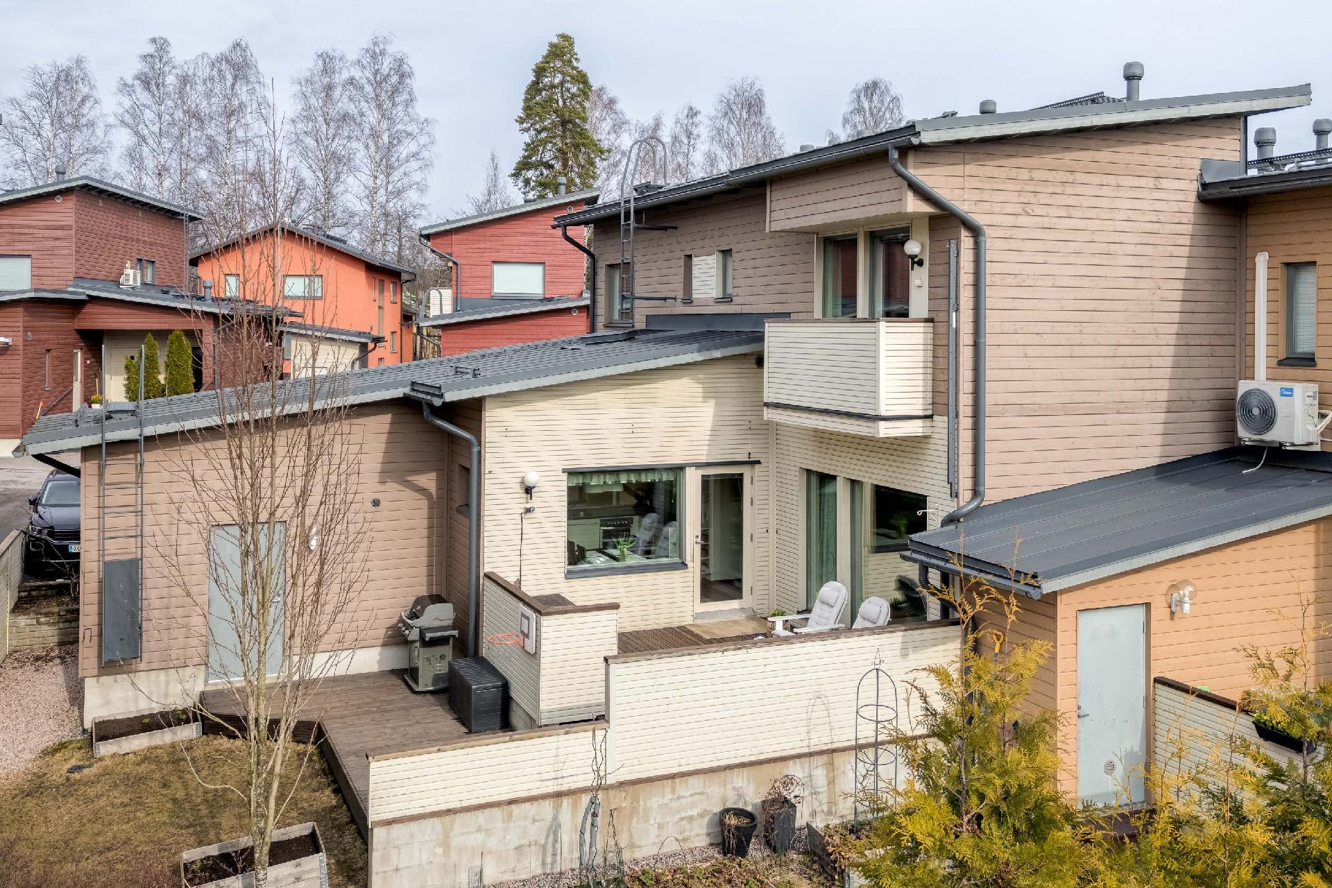 Heinäsarantie 10, Länsi-Pakila, Helsinki