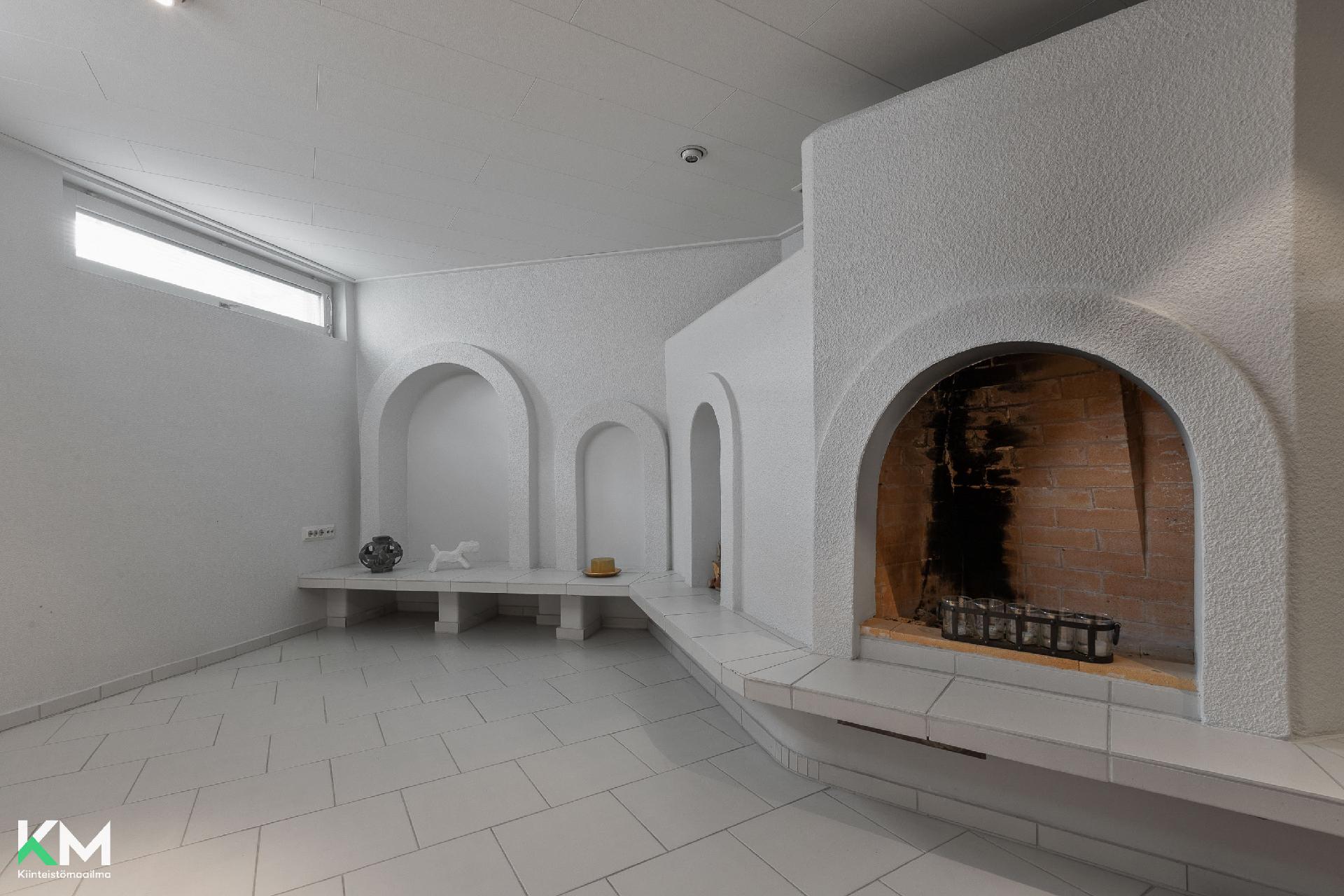 Alakerran takkahuone