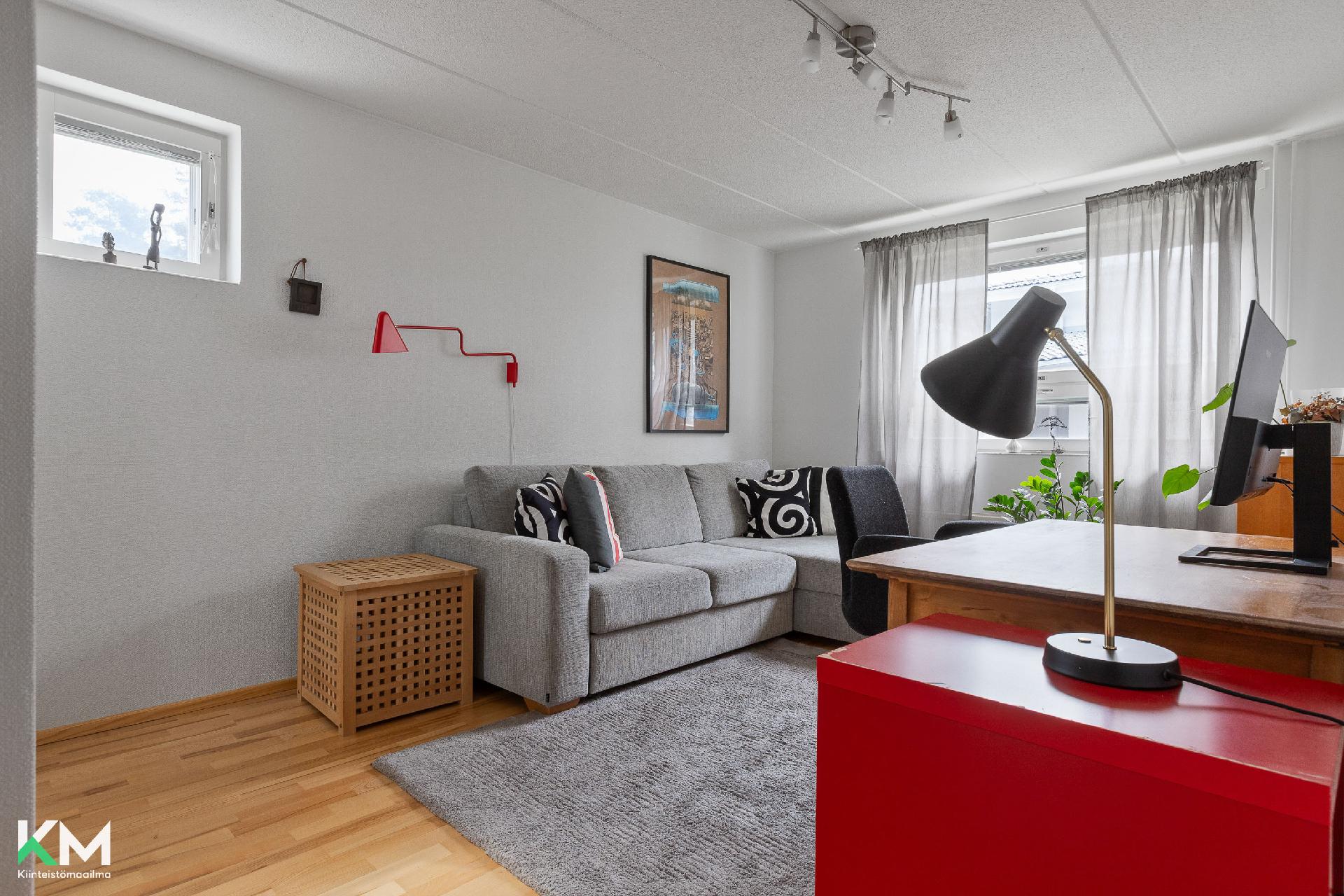 Alakerran toinen makuuhuone