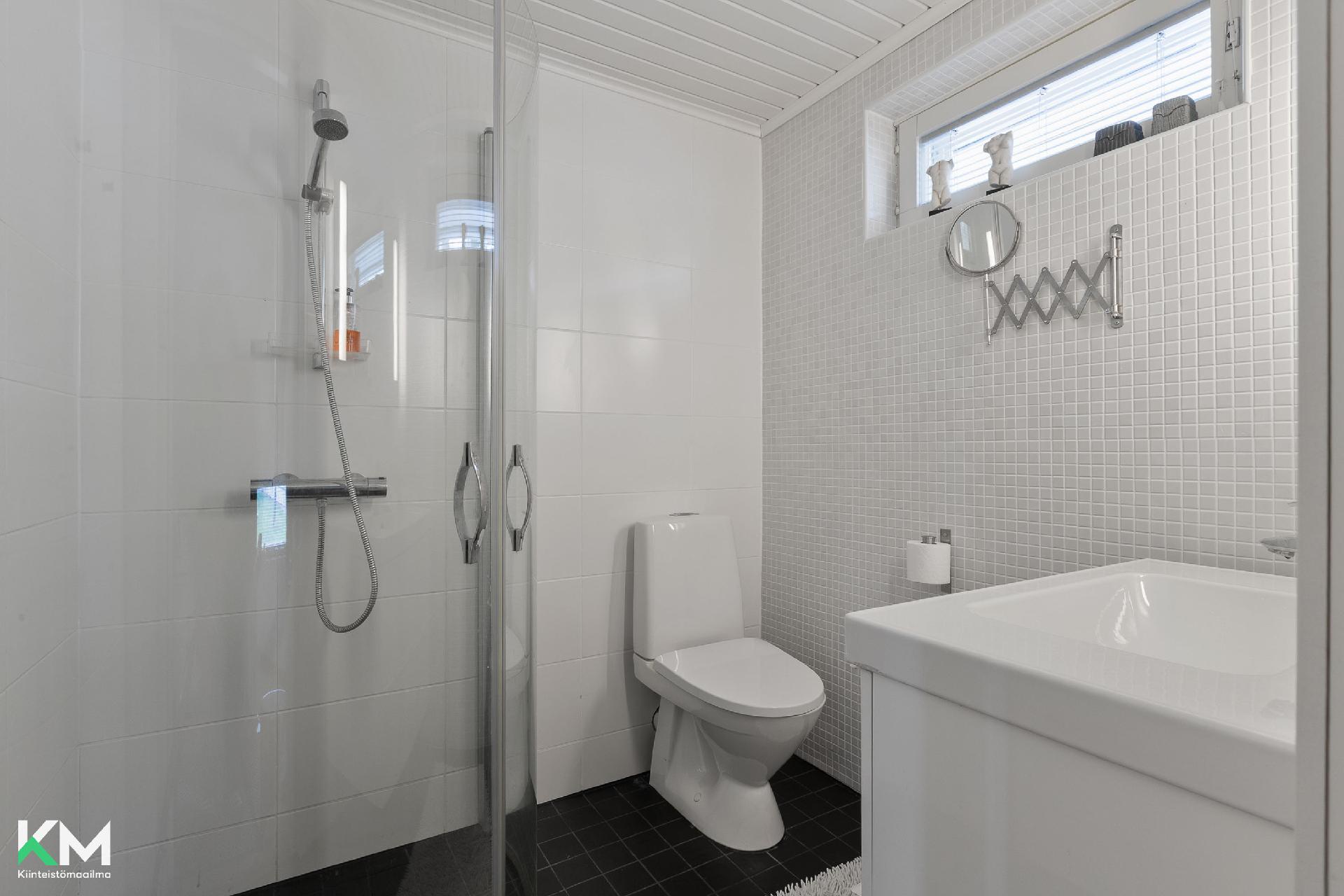 Yläkerran makuuhuoneen wc