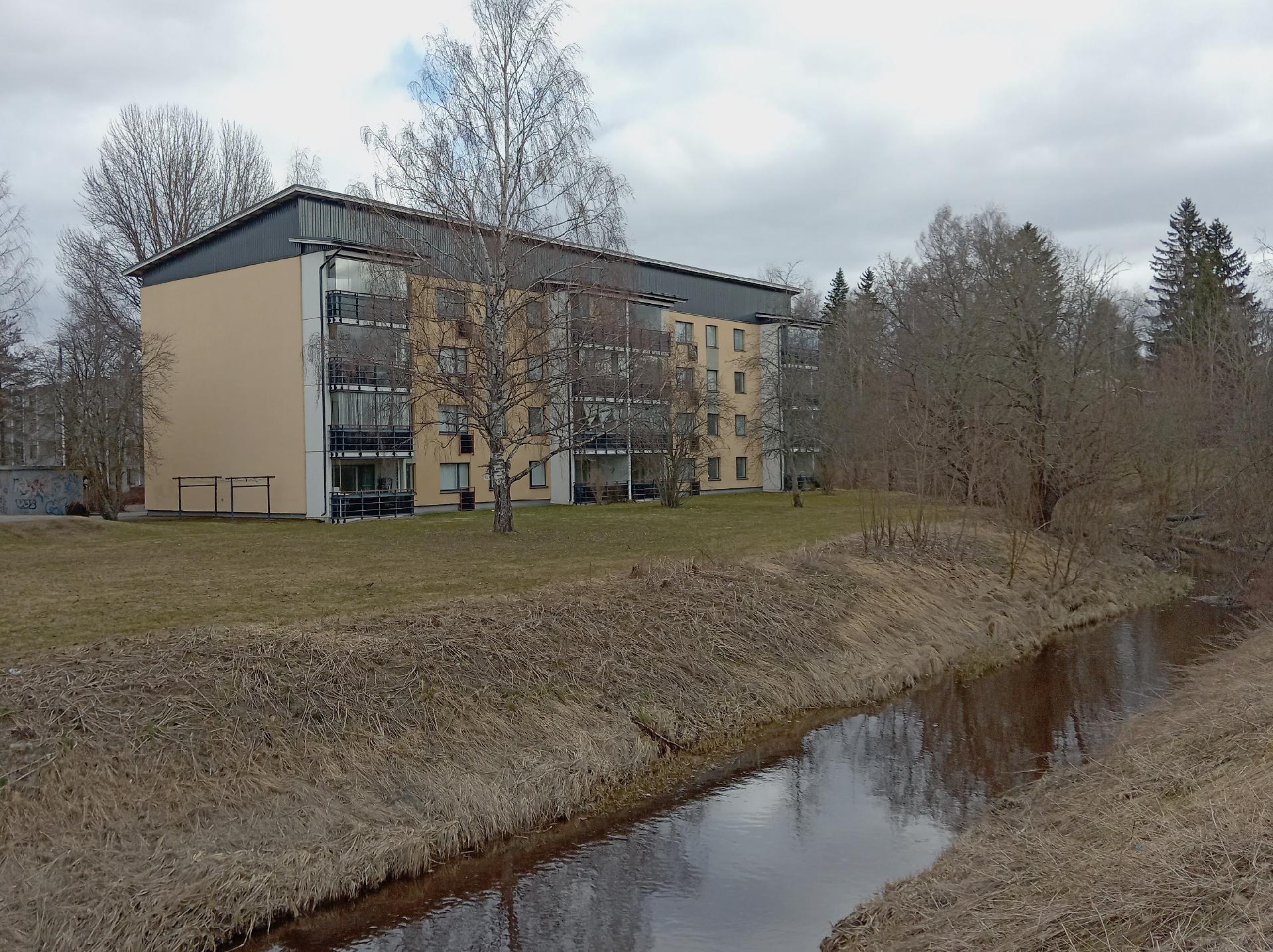 Koti Vantaanjoen varressa
