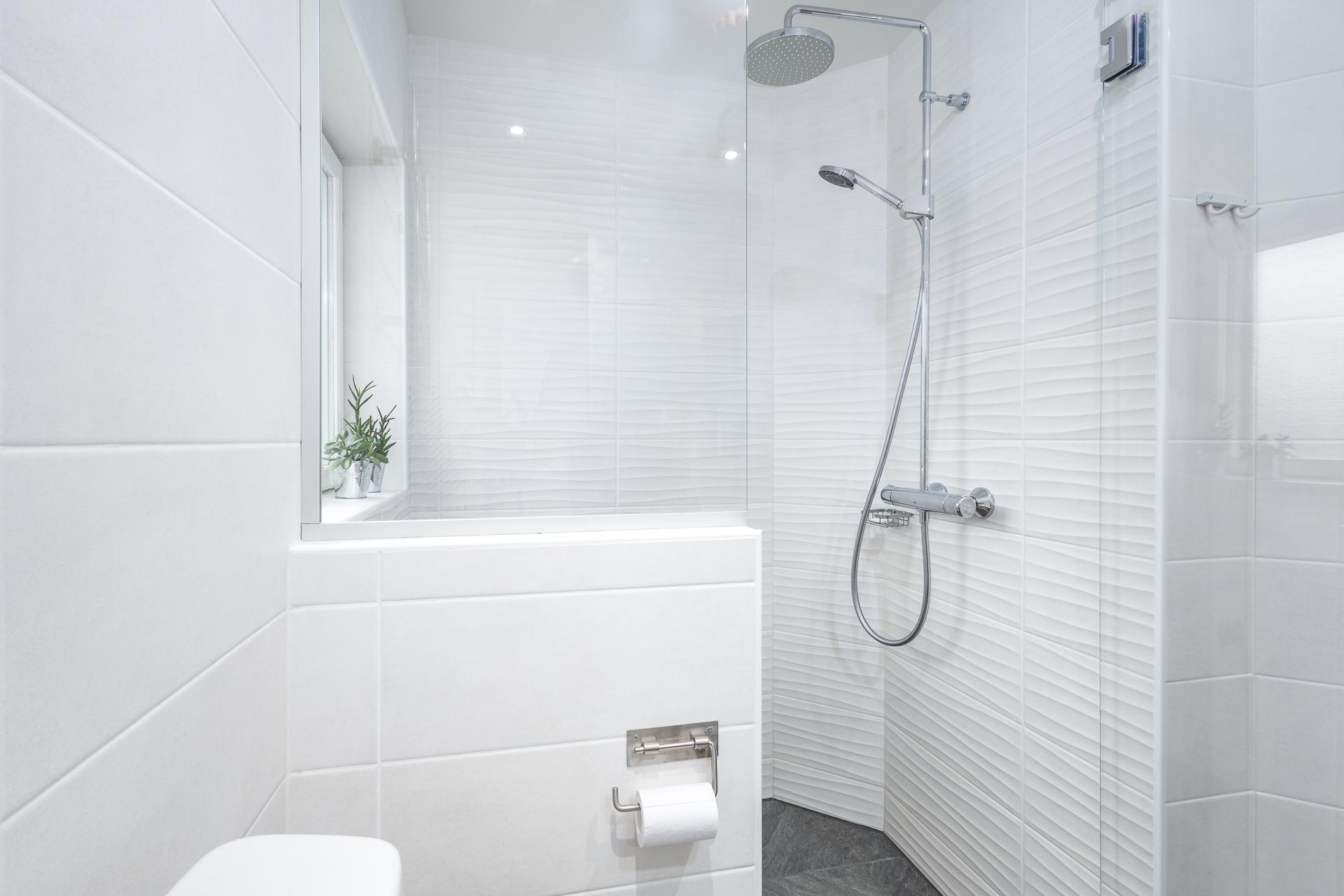 Asuinkerroksen kylpyhuone