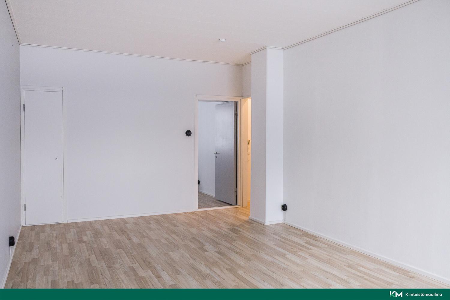 Nurkassa kunnostettu alkuperäinen komero