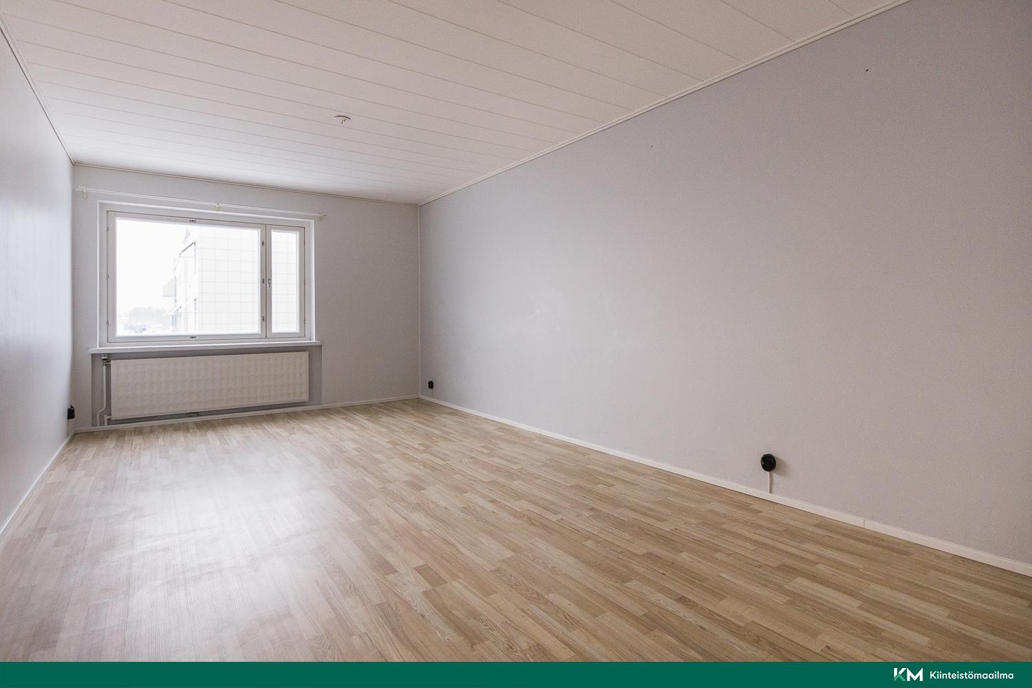 Olohuoneeseen mahtuu vaikka etätyöpiste tai suurempi ruokailuyhmä