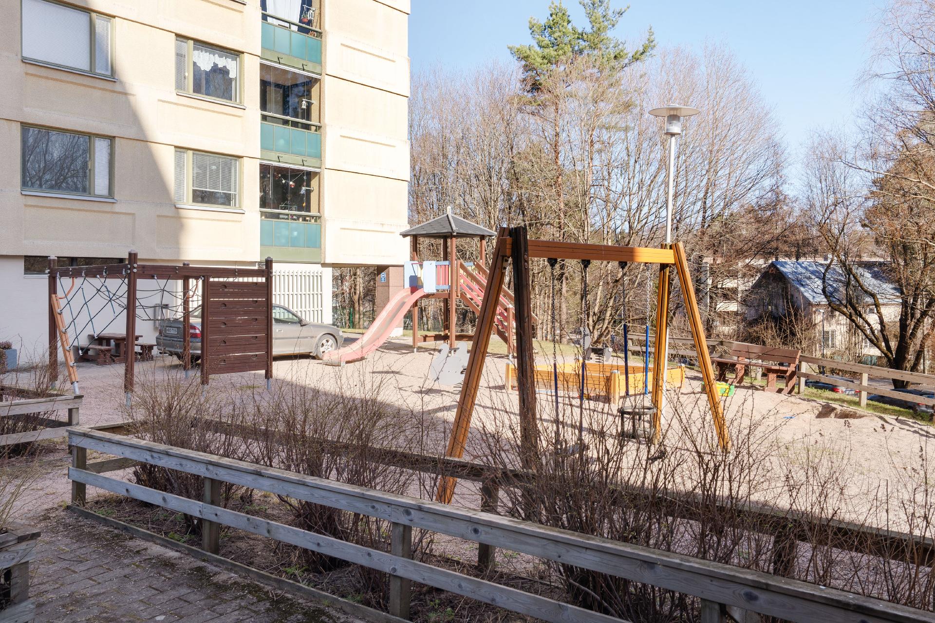 Lapsille kiva leikkipaikka.