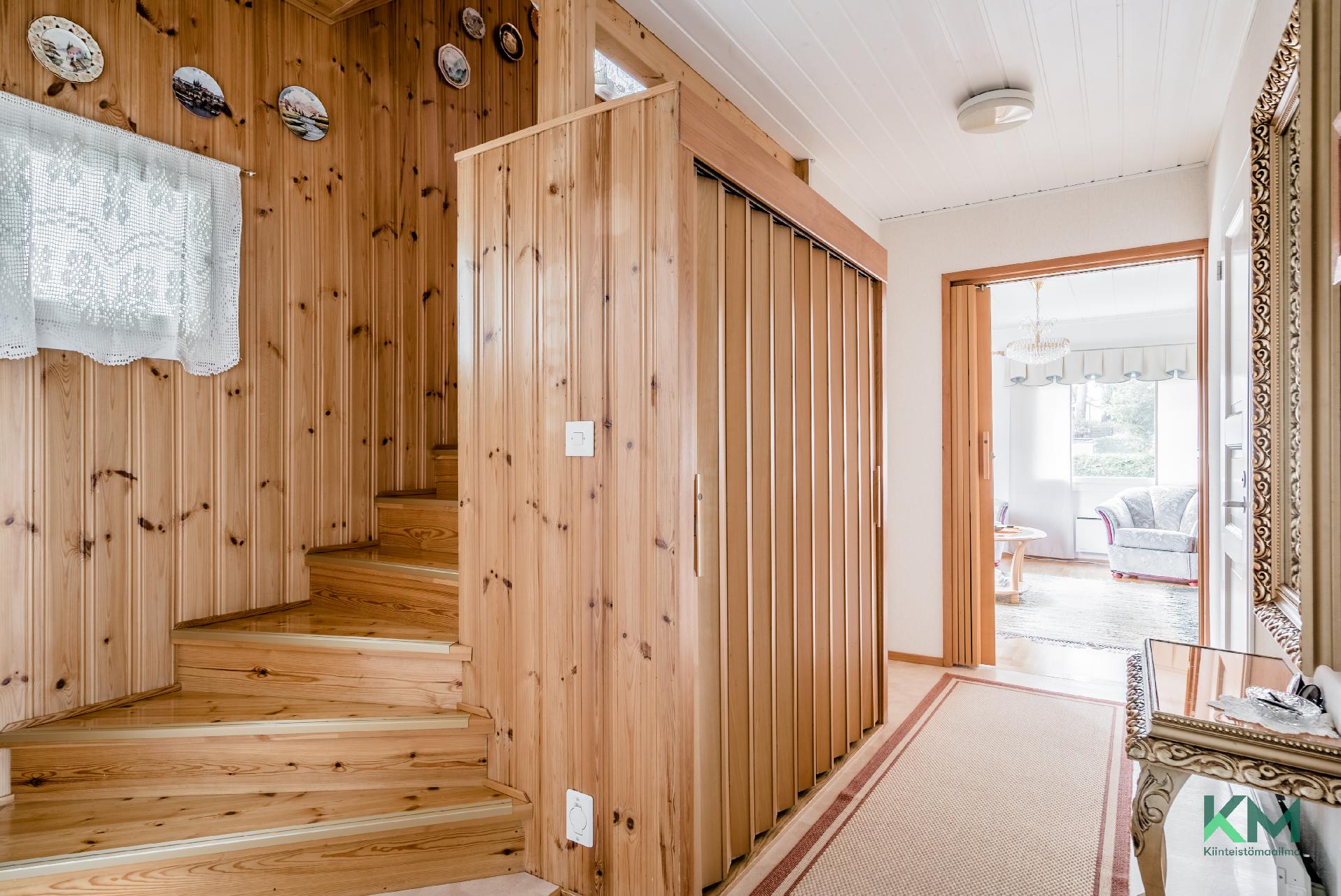 portaikko yläkertaan