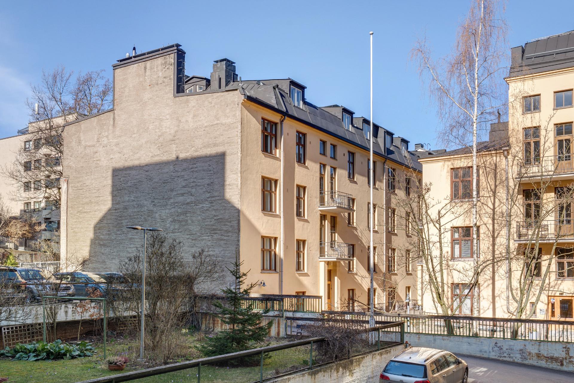 Julkisivu