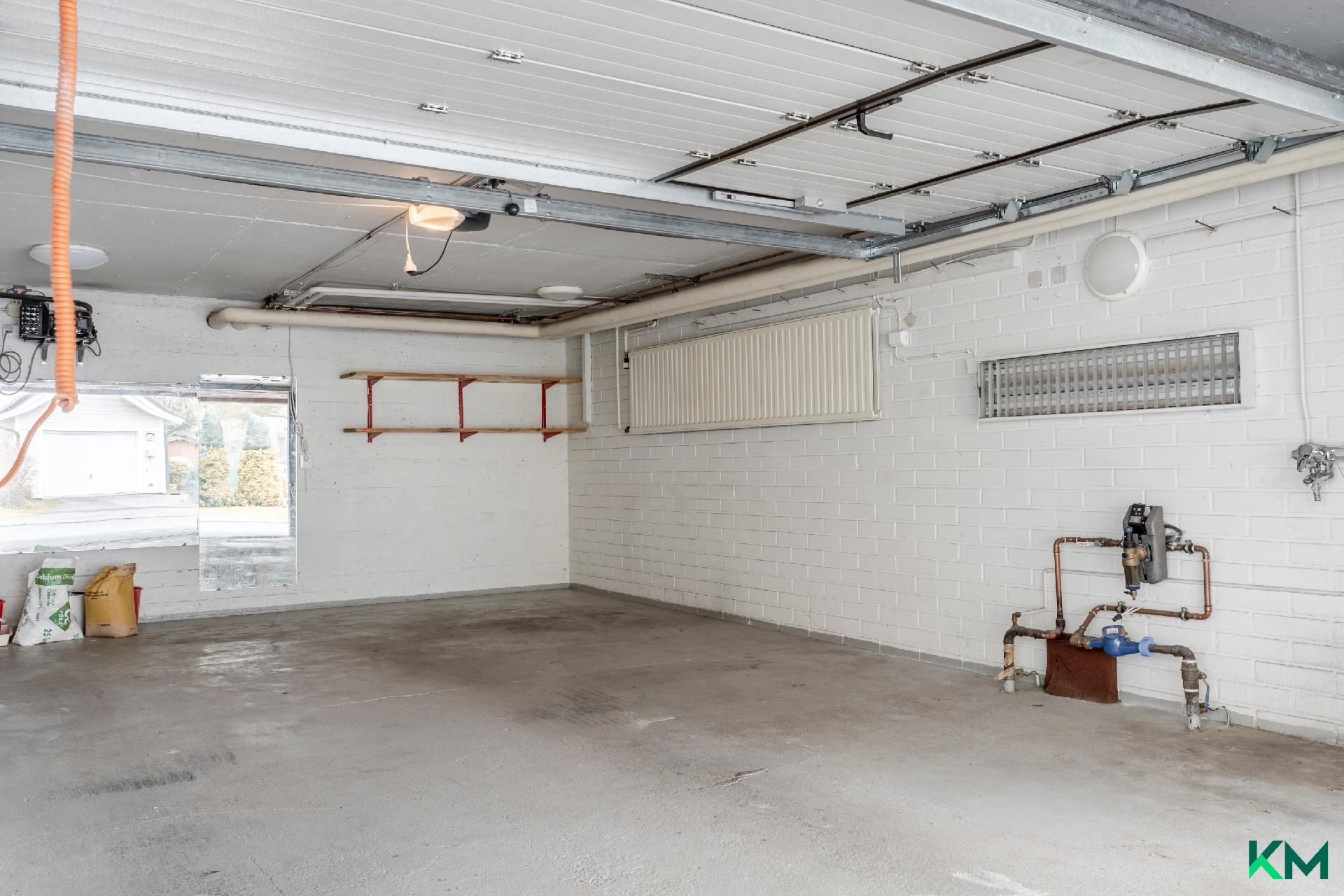 Tilava autotalli ja autokatos helpottavat autoilijan arkea