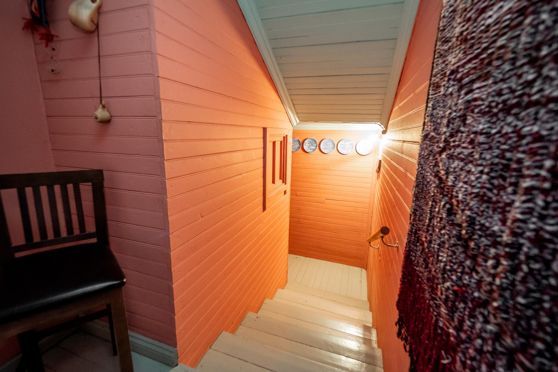 Portaikko ylätasanteelta käsin