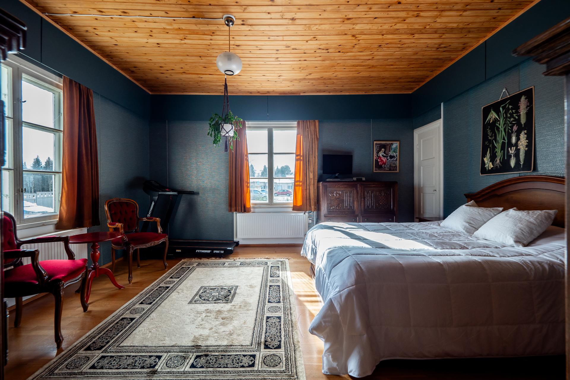 Alakerran päämakuuhuone