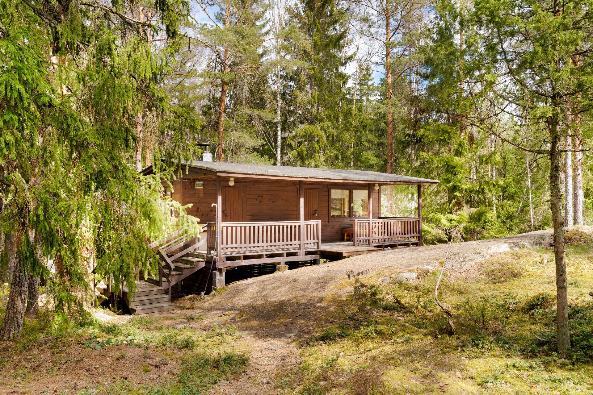 Kahden mökin vapaa-ajan kiinteistö!