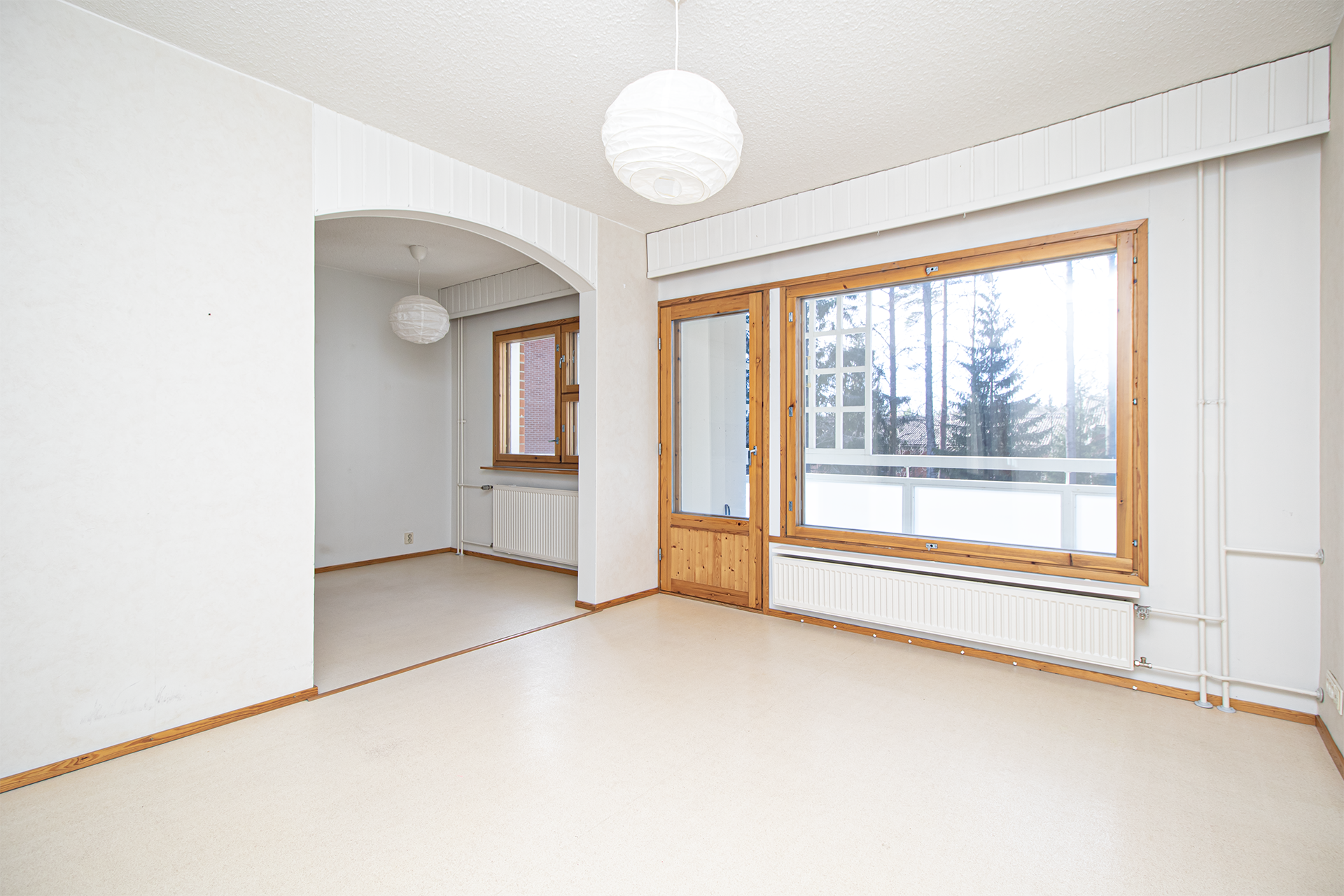 olohuoneesta näkymät takapihalle