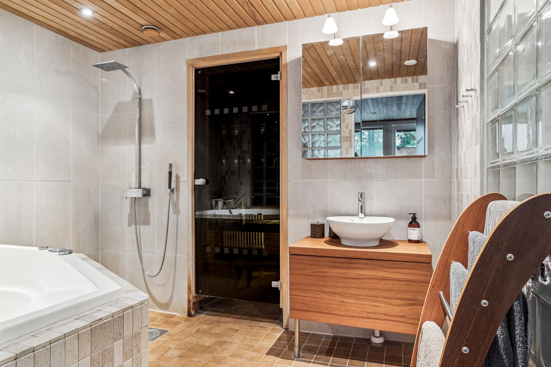 Mäkipellontie 17, Etelä-Haaga, Helsinki