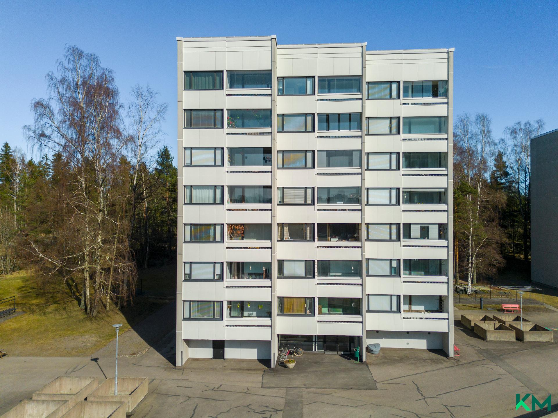 Julkisivu