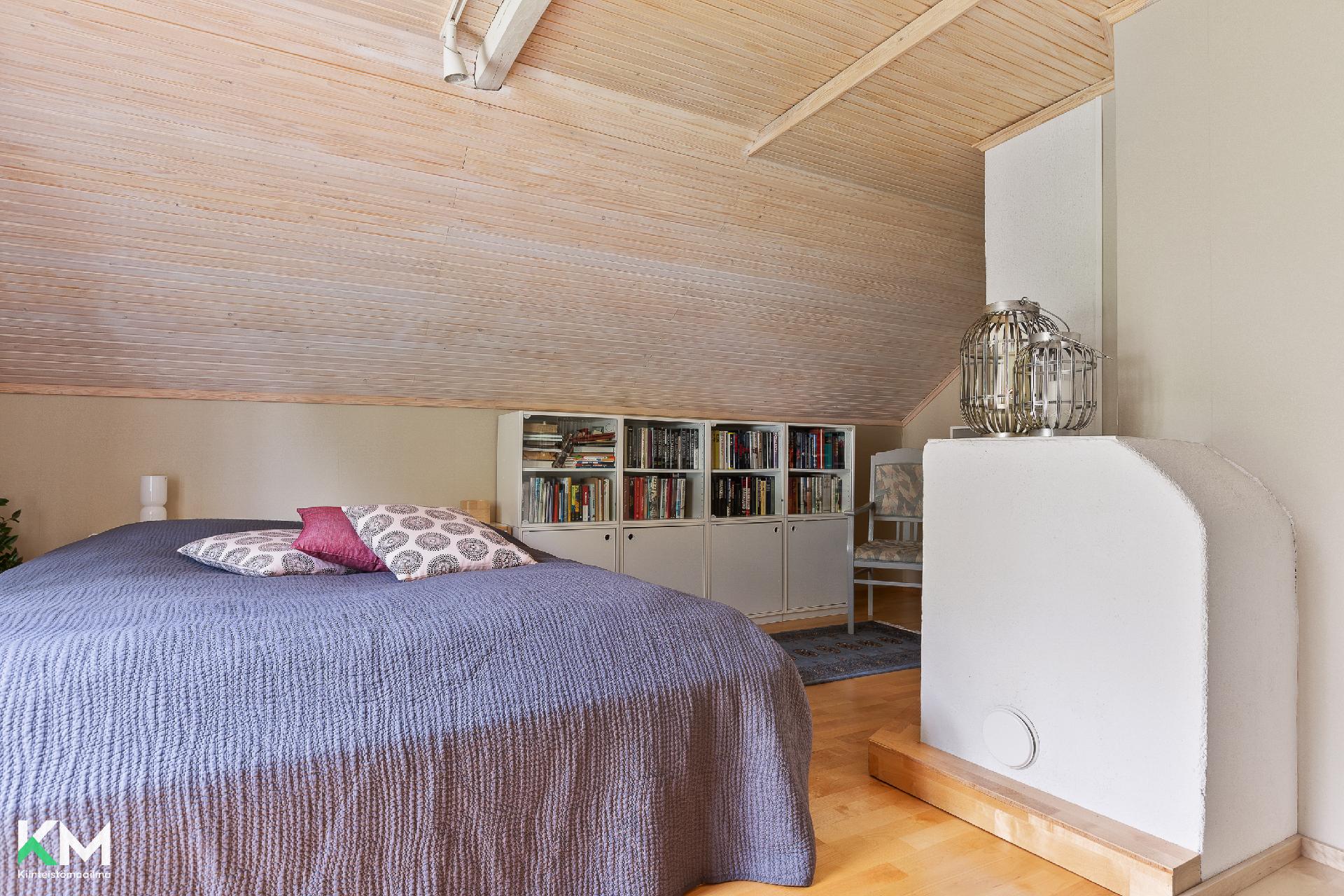 Yläkerran makuuhuone