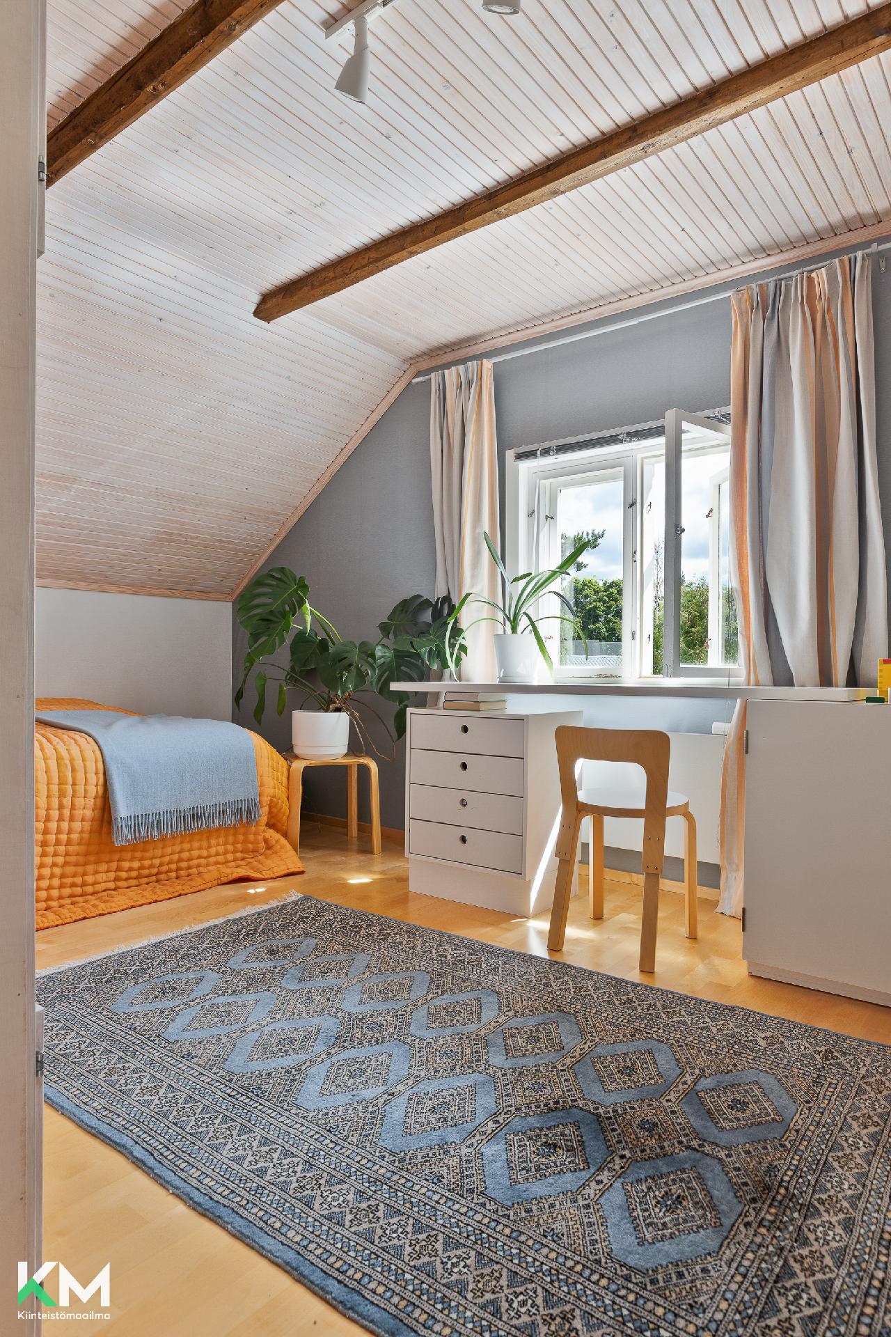 Yläkerran makuuhuone