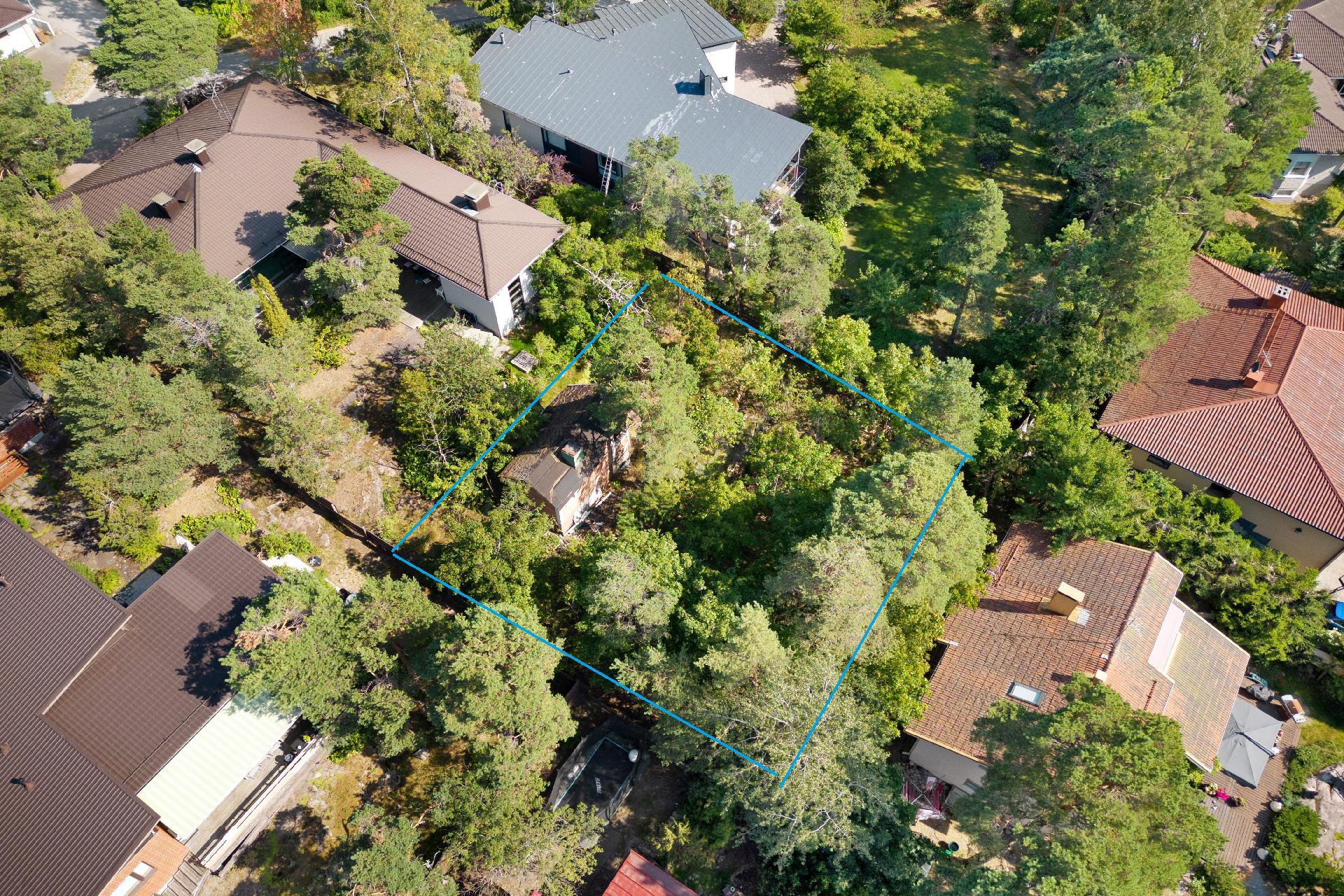 Kuvan alareuna lounas suuuntaan