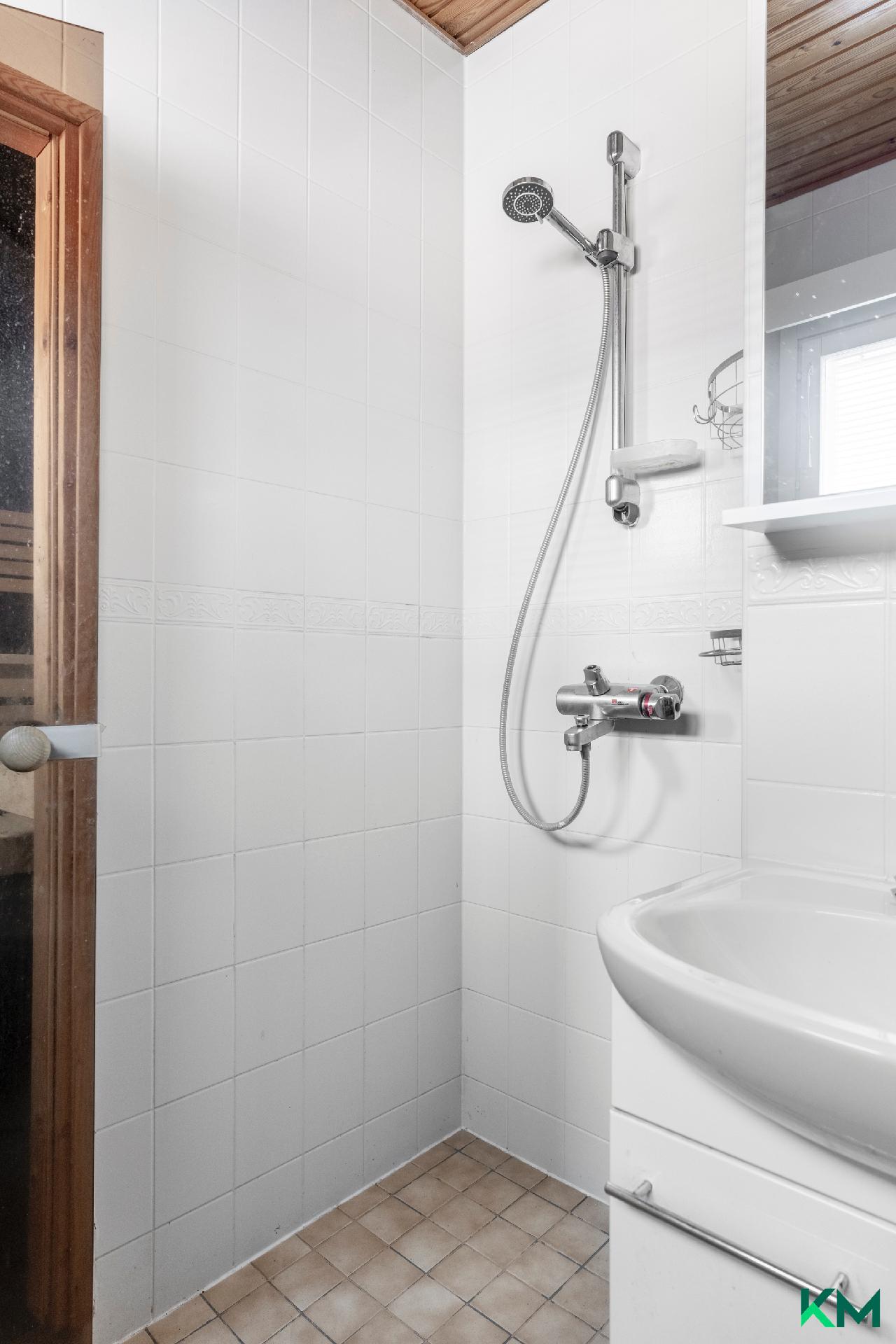 Kirvesmiehentie 9, Kerava