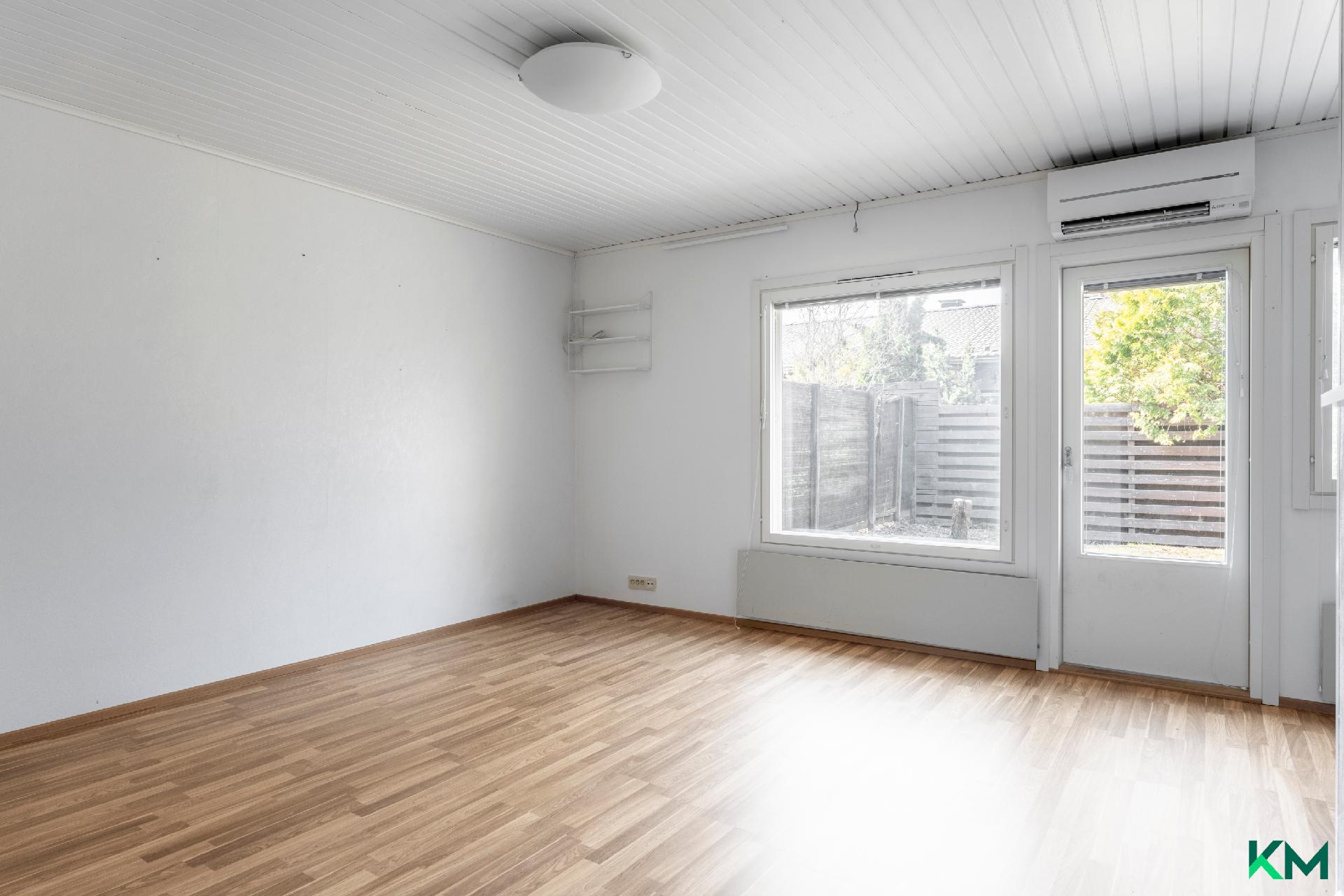 Kirvesmiehentie 9, Kerava