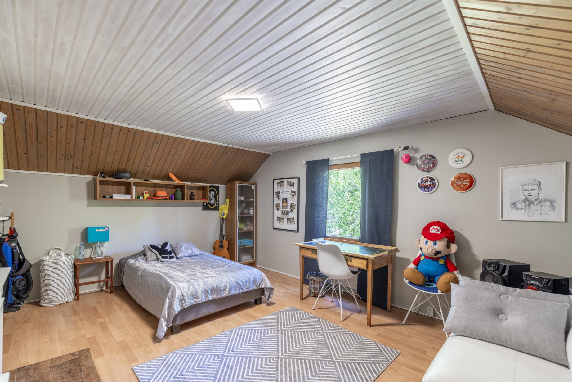 Yläkerran toinen makuuhuone