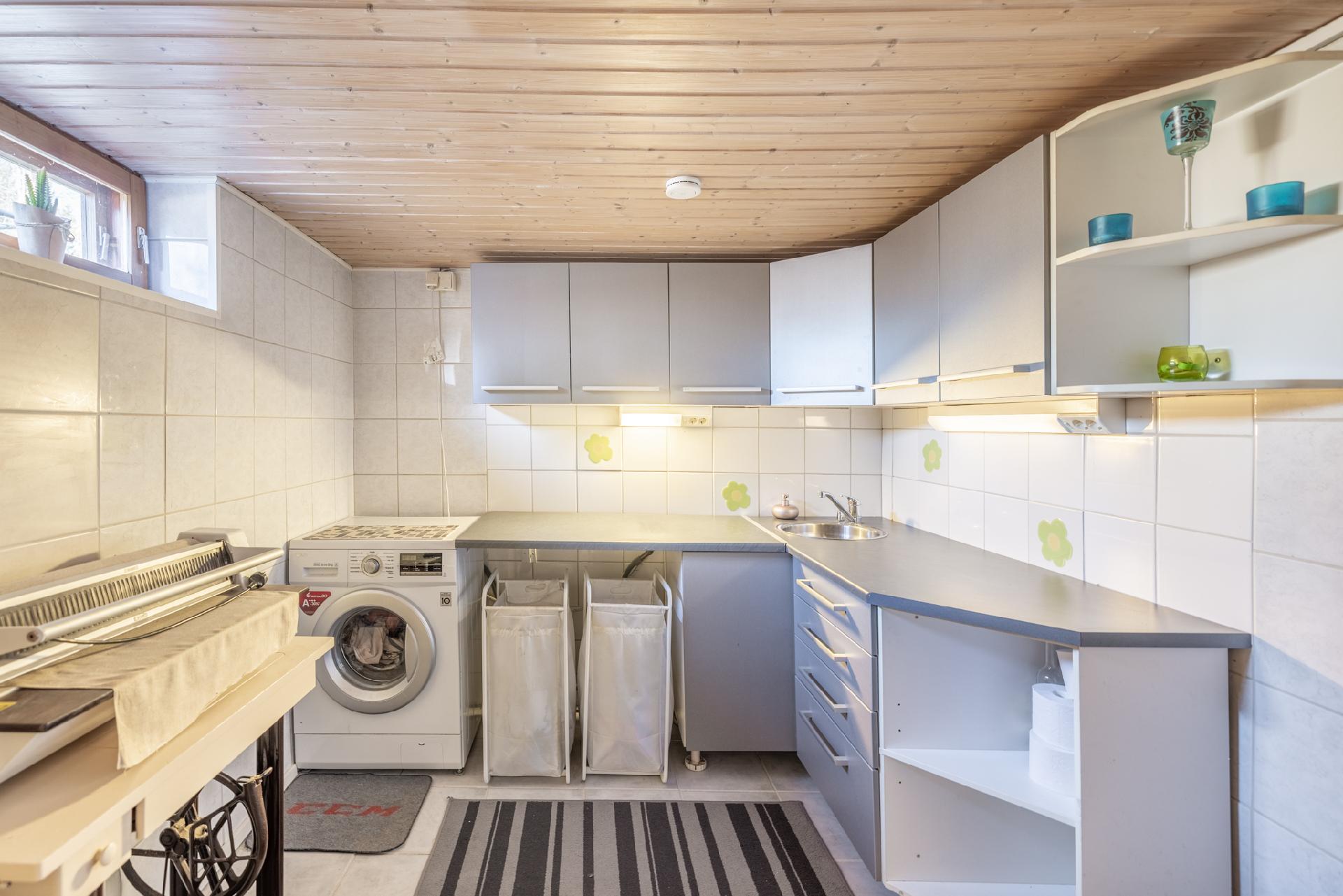 Kellarikerroksen kodinhoitohuone