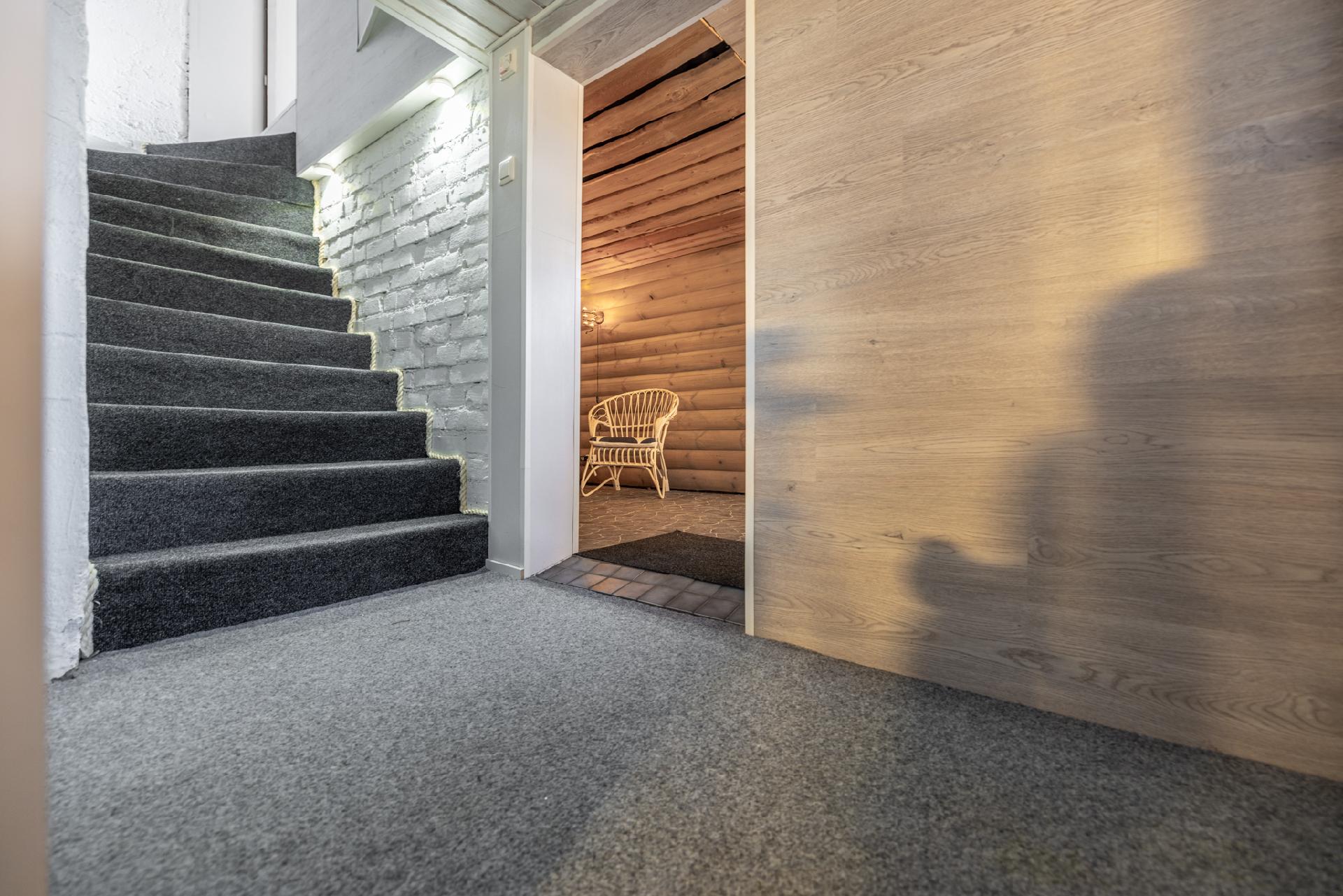 Rappuset kellarikerroksen tiloihin