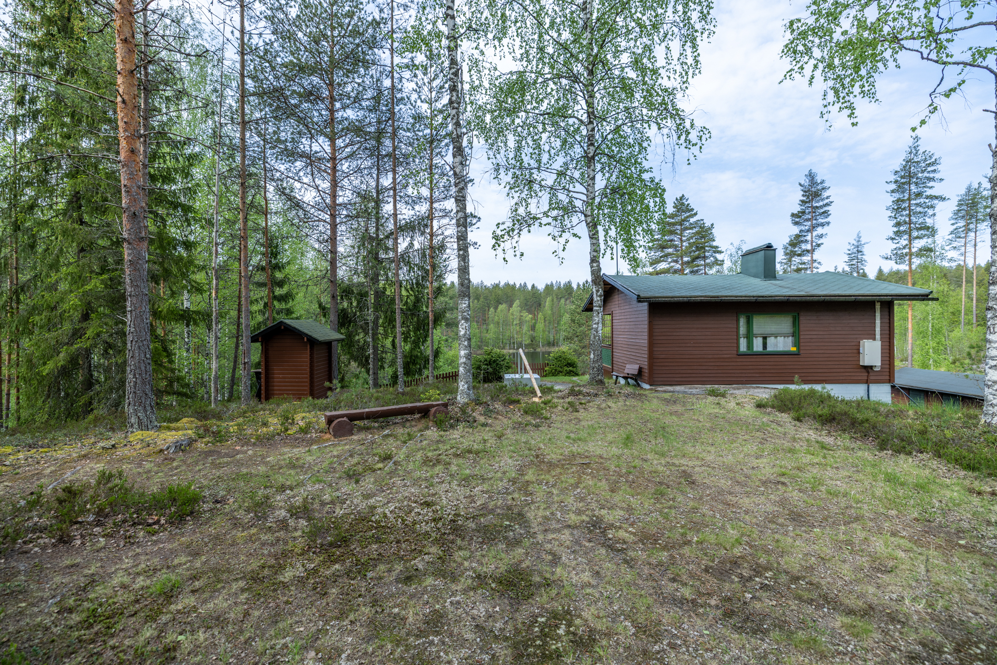 Näkymää mökille saapuessa