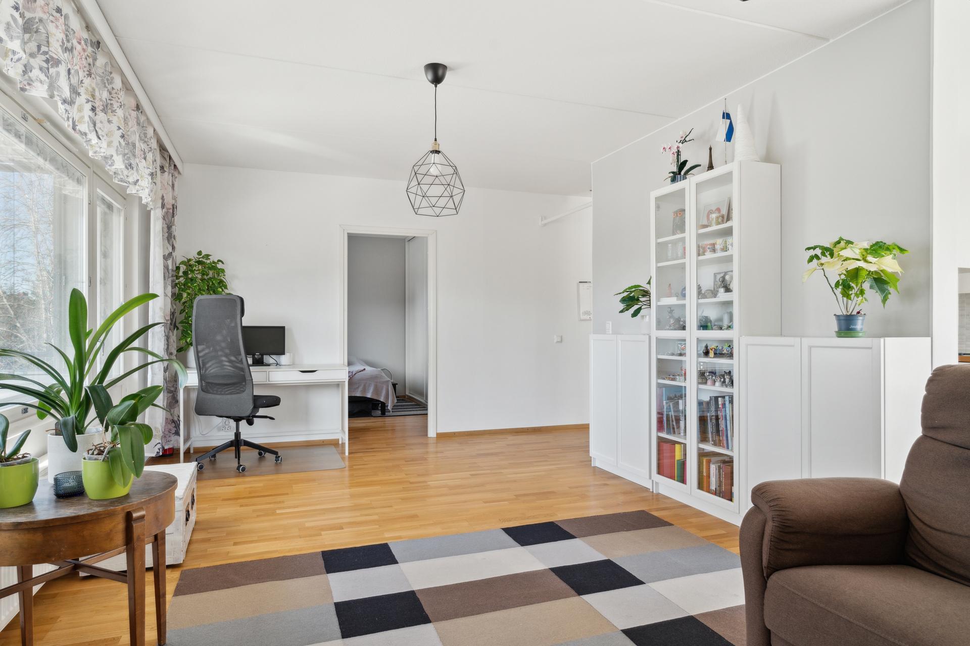 Ruutikellarintie 7, Mäkkylä, Espoo