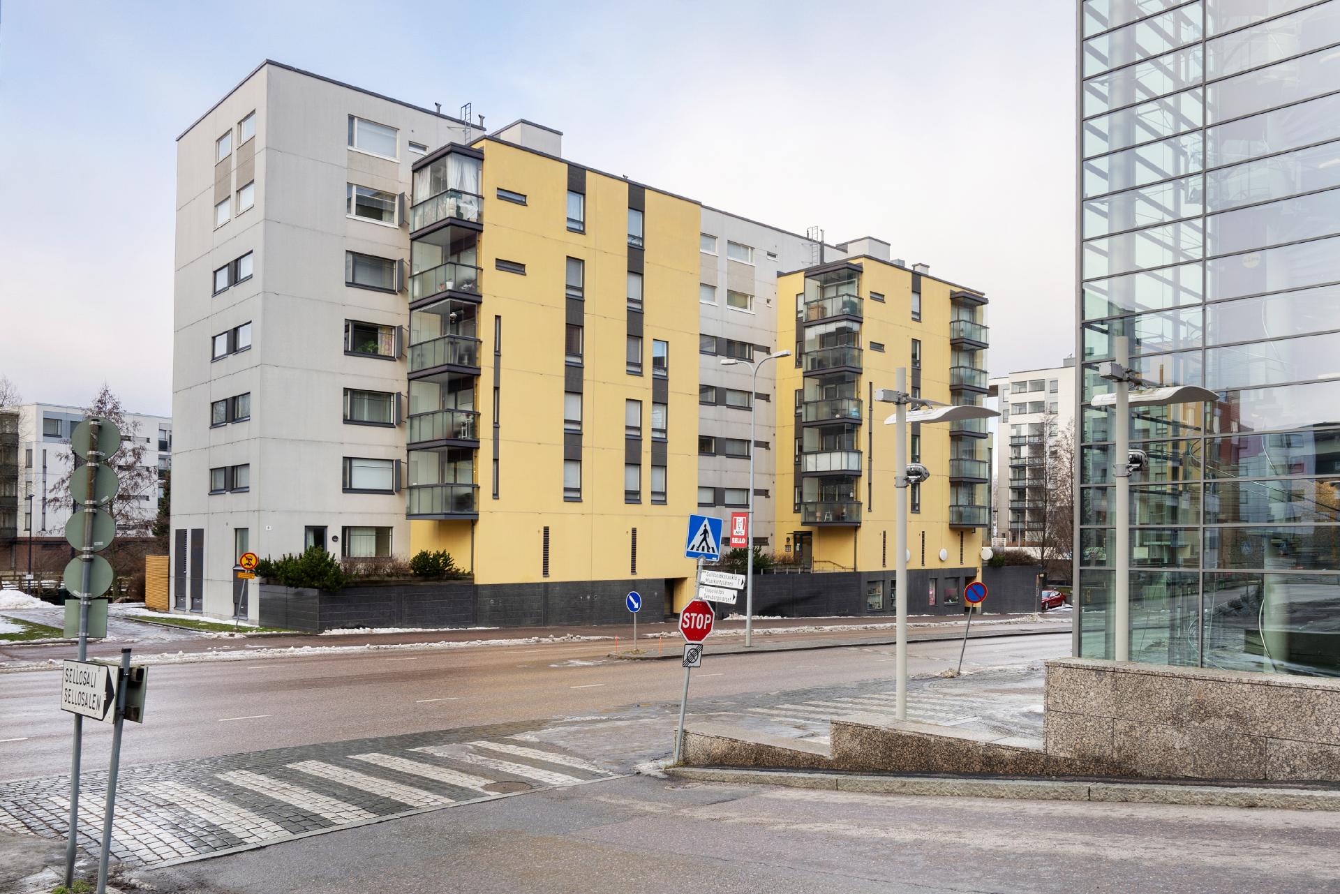 Julkisivu
