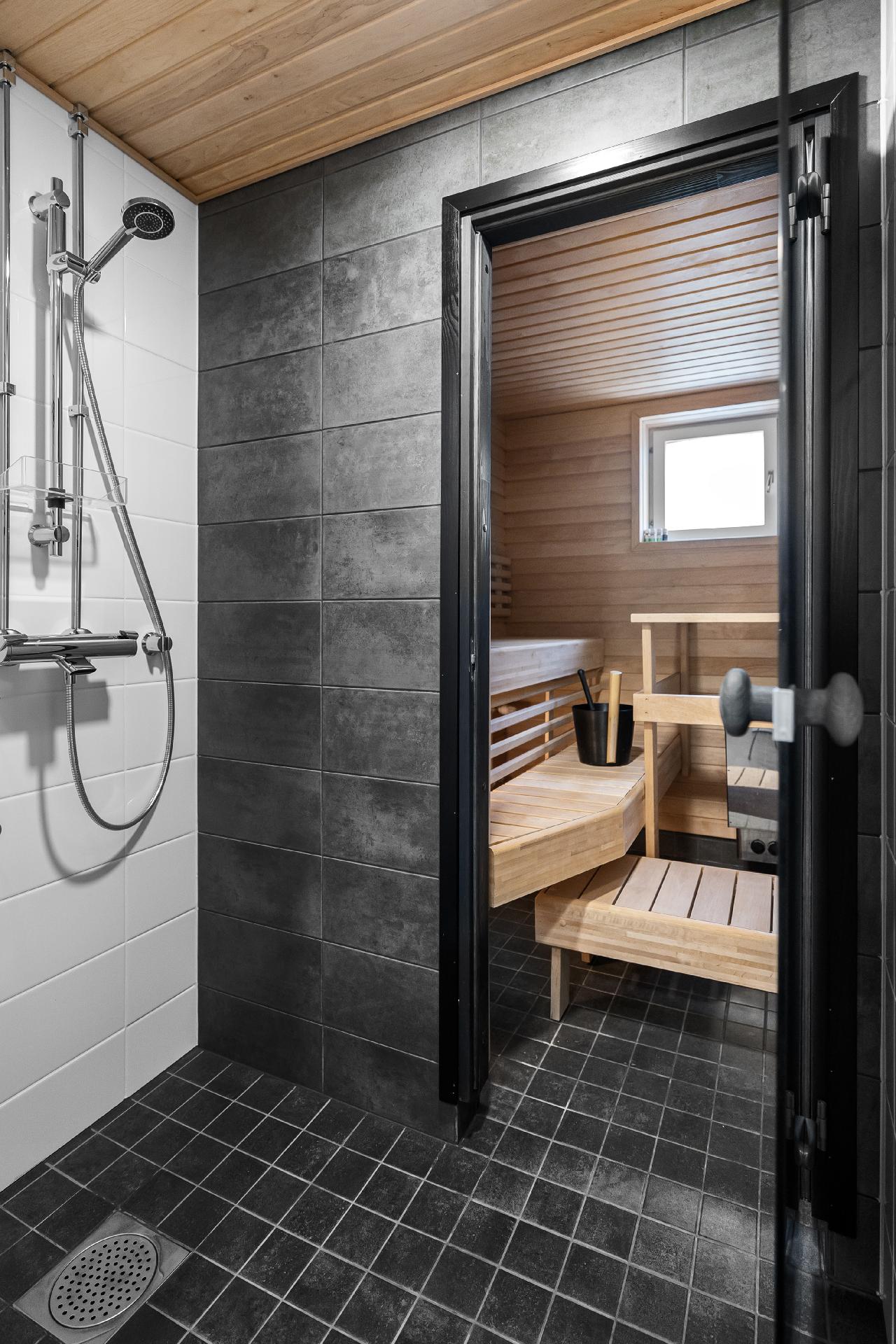 Remontoitu kylpyhuone