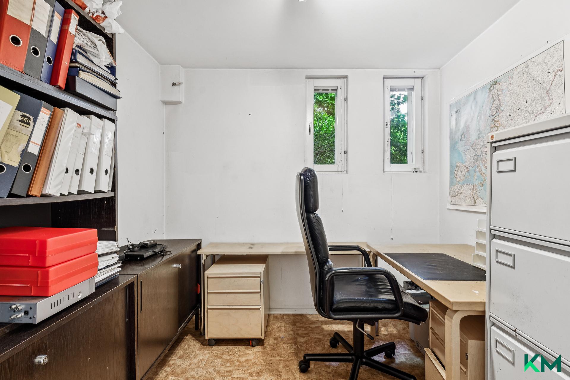 Varastohuone/makuuhuone alakerta