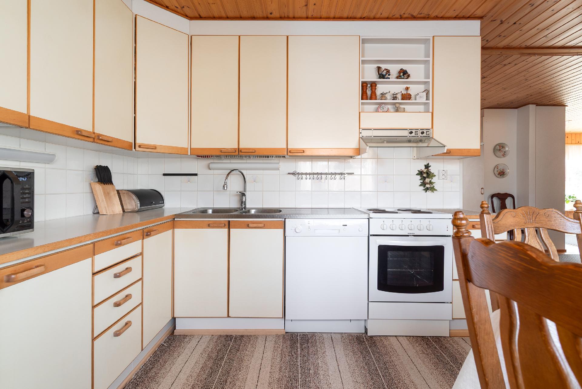 Joutsenkuja 1, Viitasaari