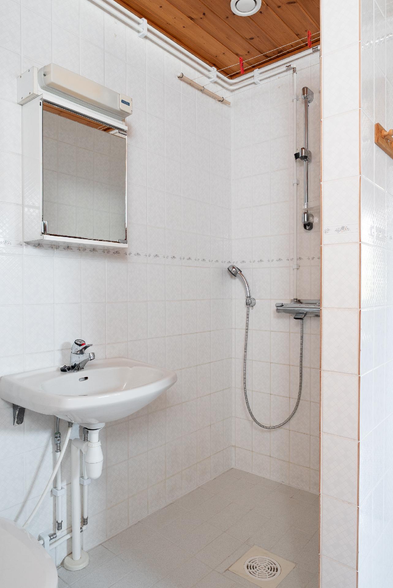 Joutsenkuja 1, Viitasaari