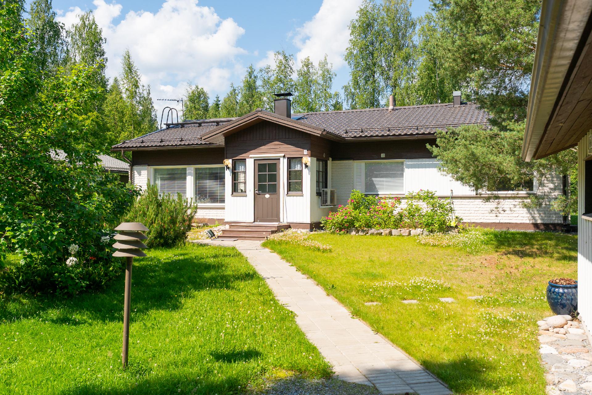 Joutsenkuja 1, Viitasaari