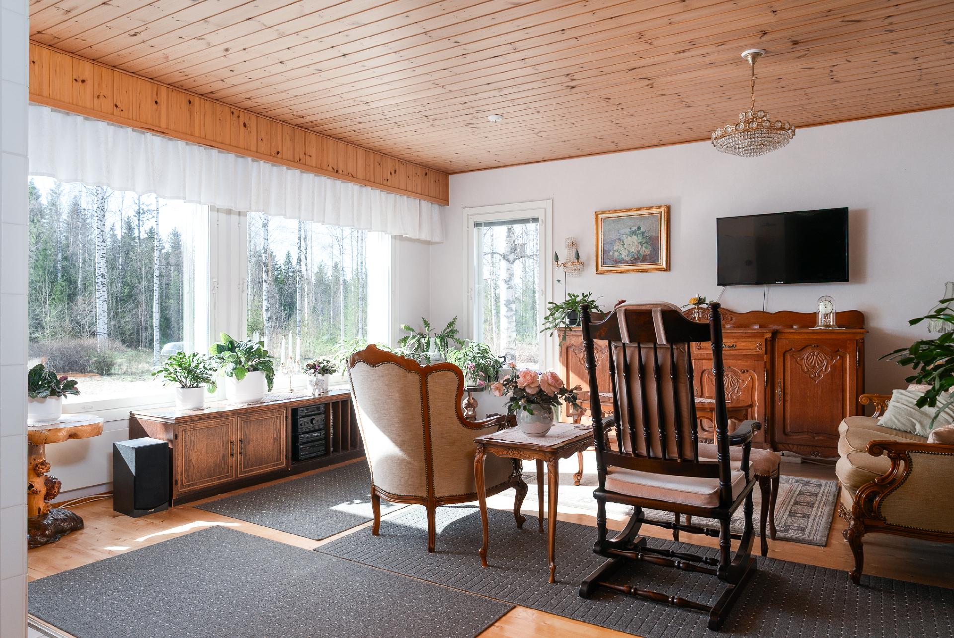 Joutsenkuja 1, Viitasaari