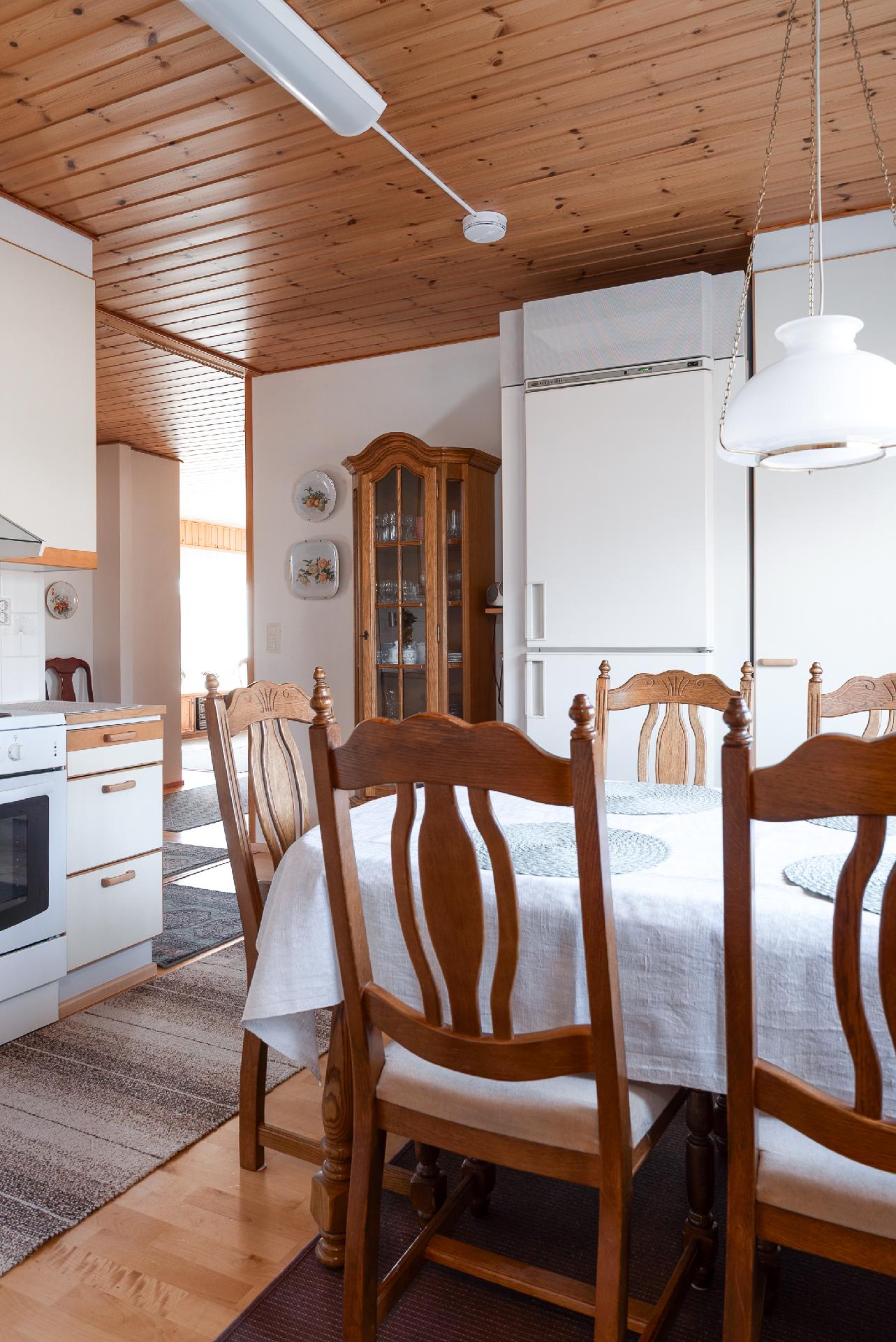 Joutsenkuja 1, Viitasaari