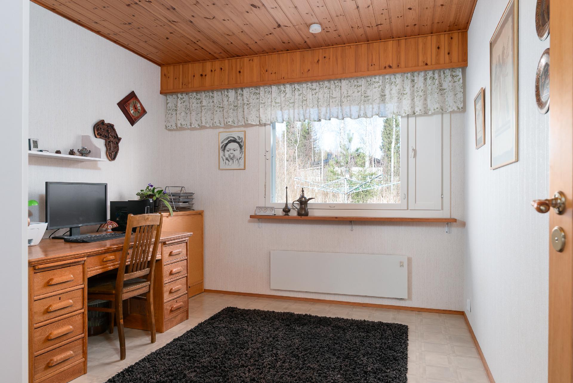 Joutsenkuja 1, Viitasaari