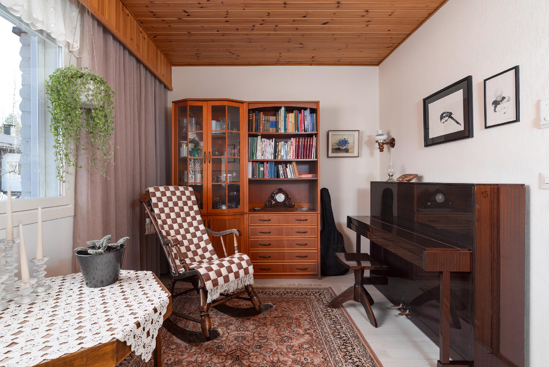 Joutsenkuja 1, Viitasaari