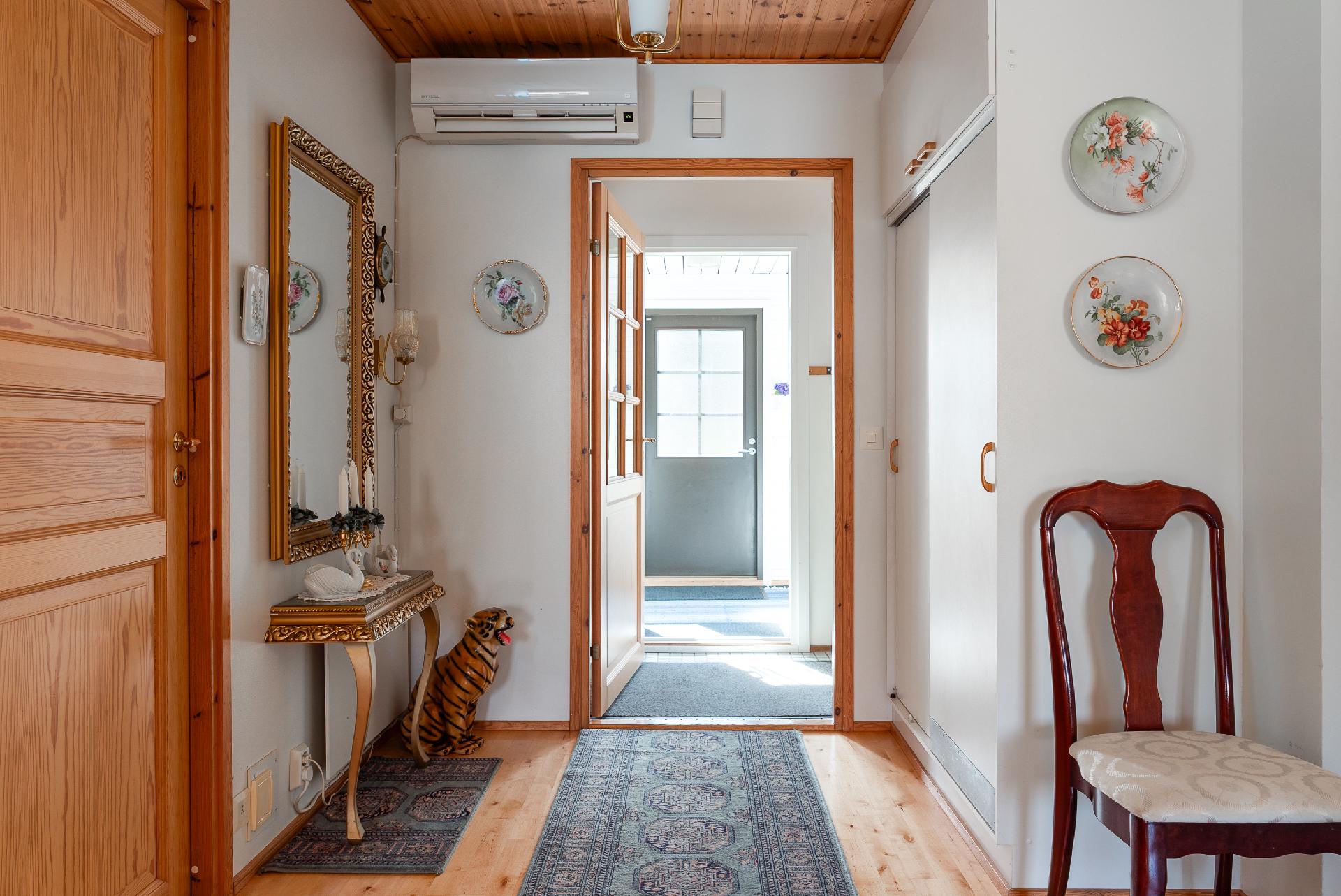 Joutsenkuja 1, Viitasaari