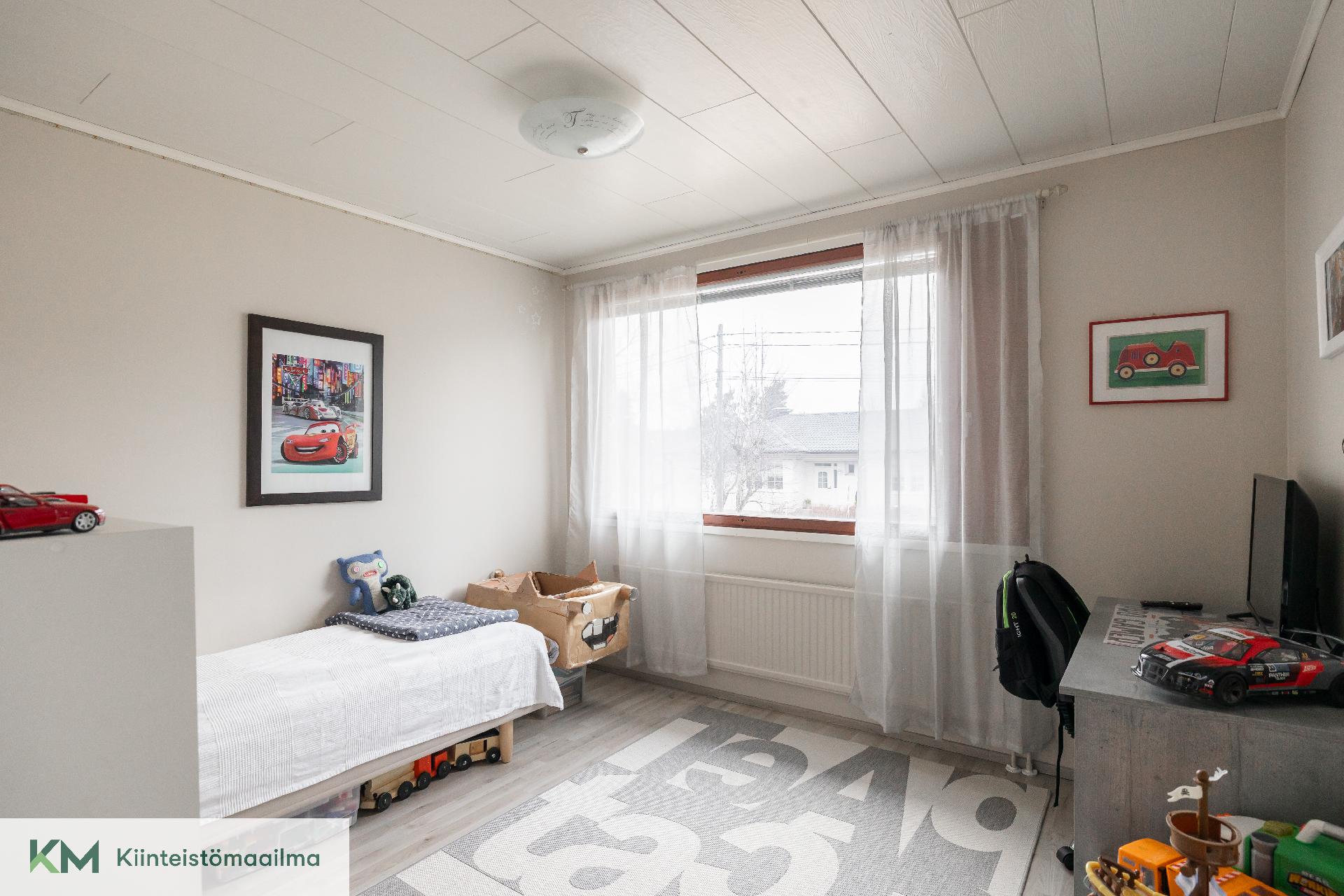 Toinen makuuhuoneista