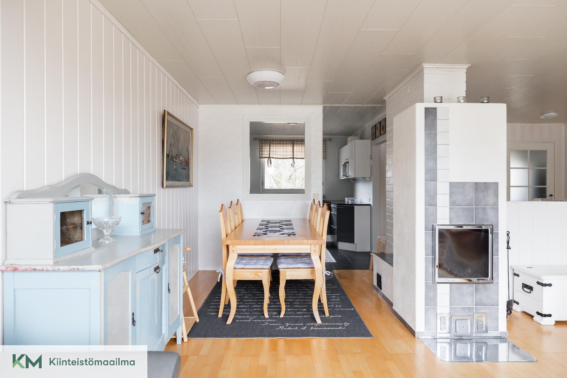 Varaava takka lämmittää talvella