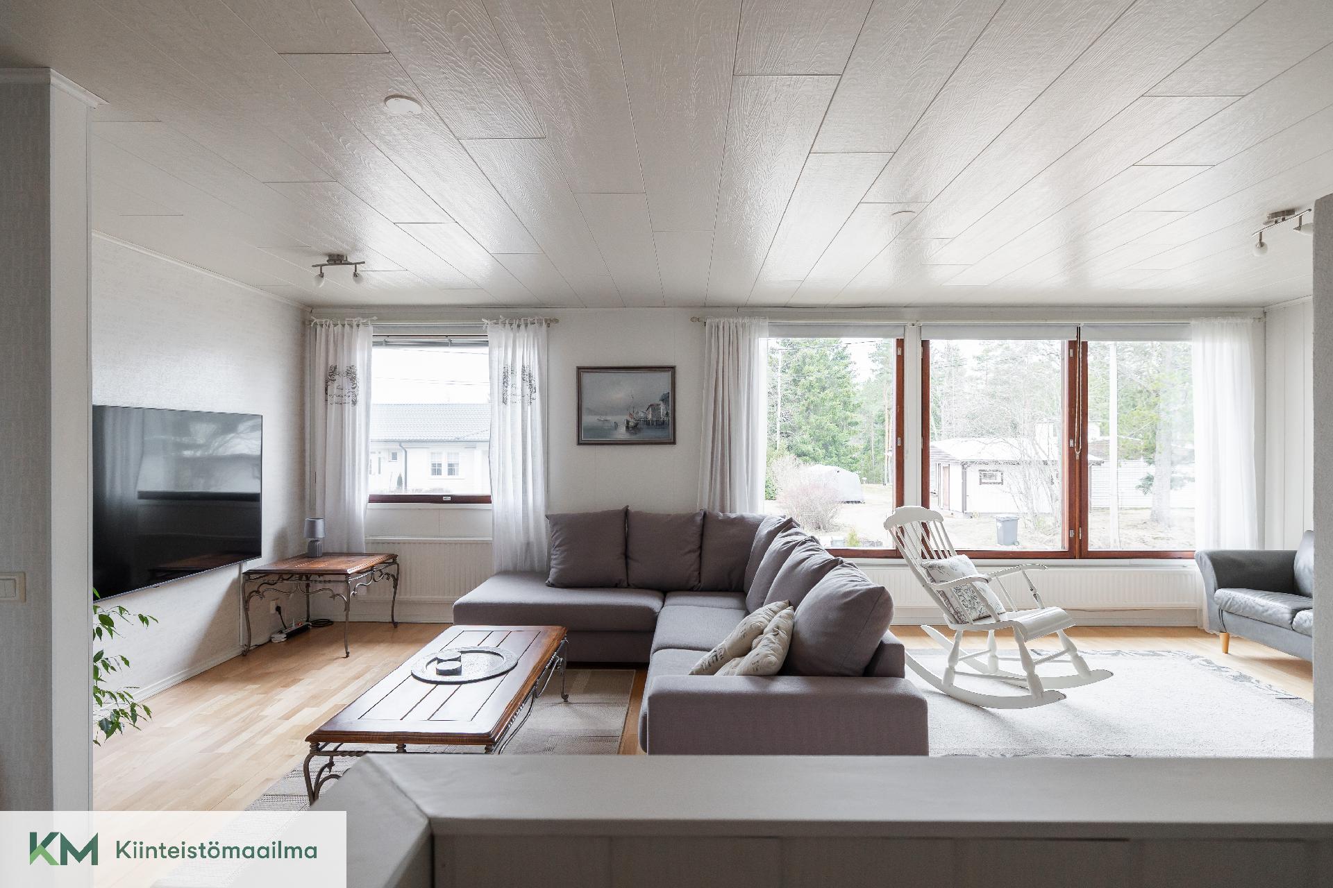 Olohuone on avarrettu poistamalla yksi väliseinä